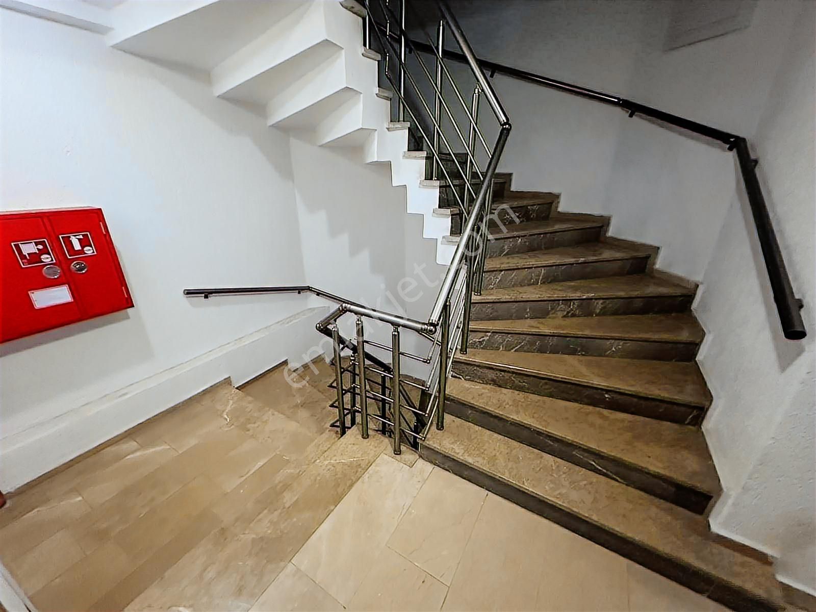 Muratlı Cad. Üzerinde Satılık Asansörlü Balkonlu 1+1 - Görsel 3