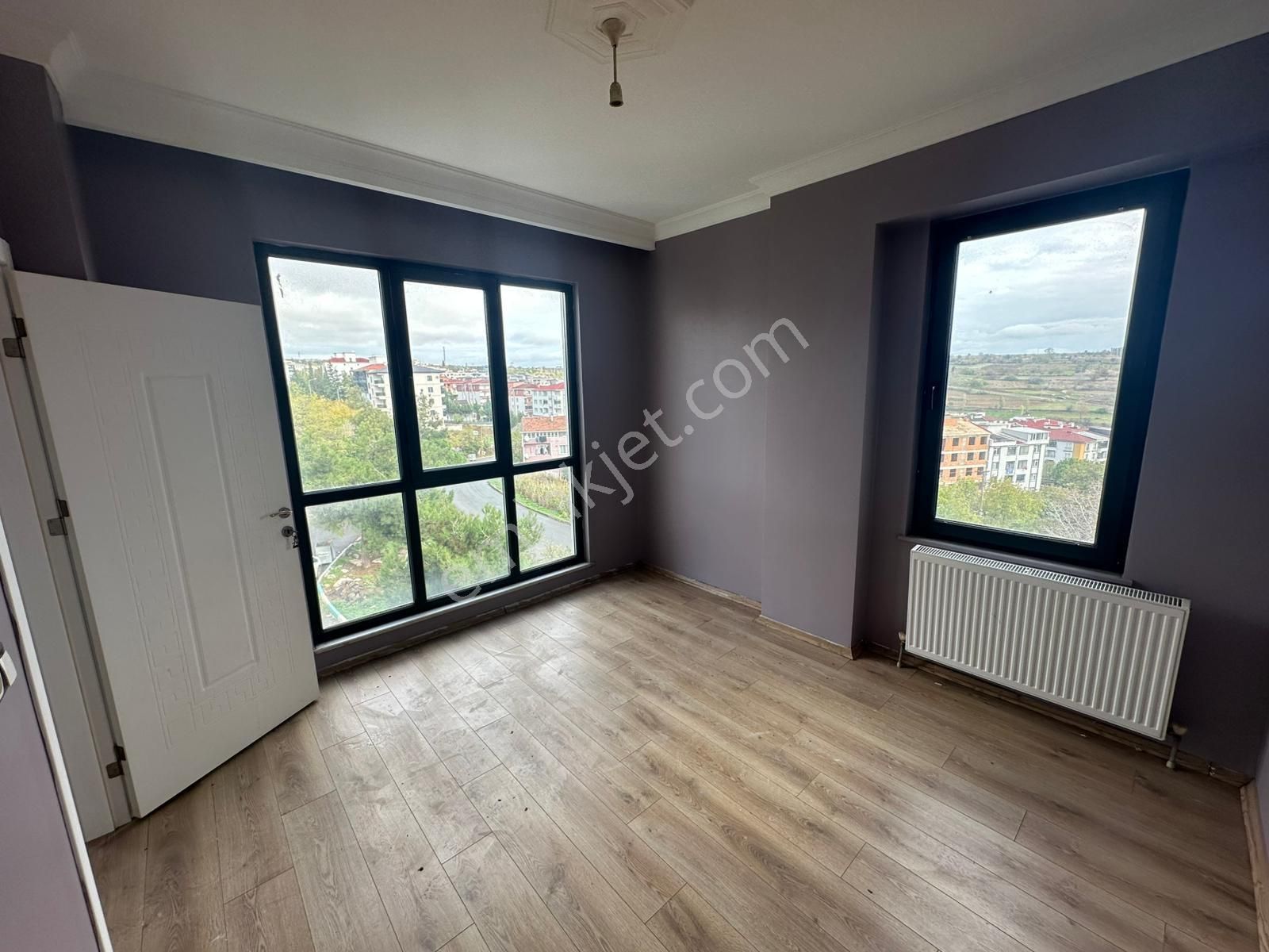 Muratlı Cad. Üzerinde Satılık Asansörlü Balkonlu 1+1 - Görsel 6