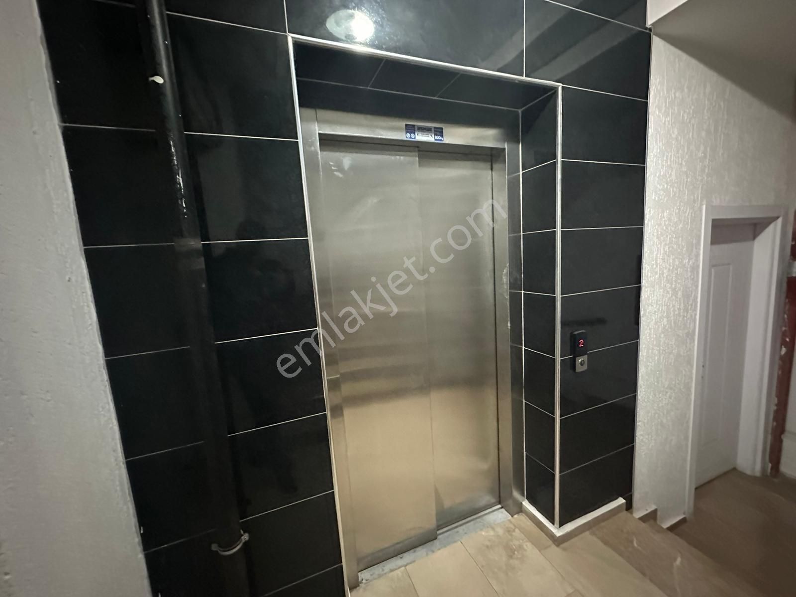 Muratlı Cad. Üzerinde Satılık Asansörlü Balkonlu 1+1 - Görsel 11