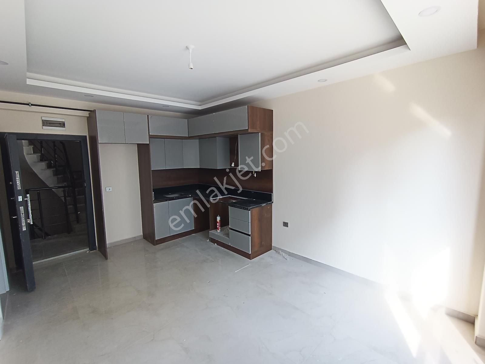 Çiftlikönü Mah. File Market Karşısında Satılık Havuzlu 1+1