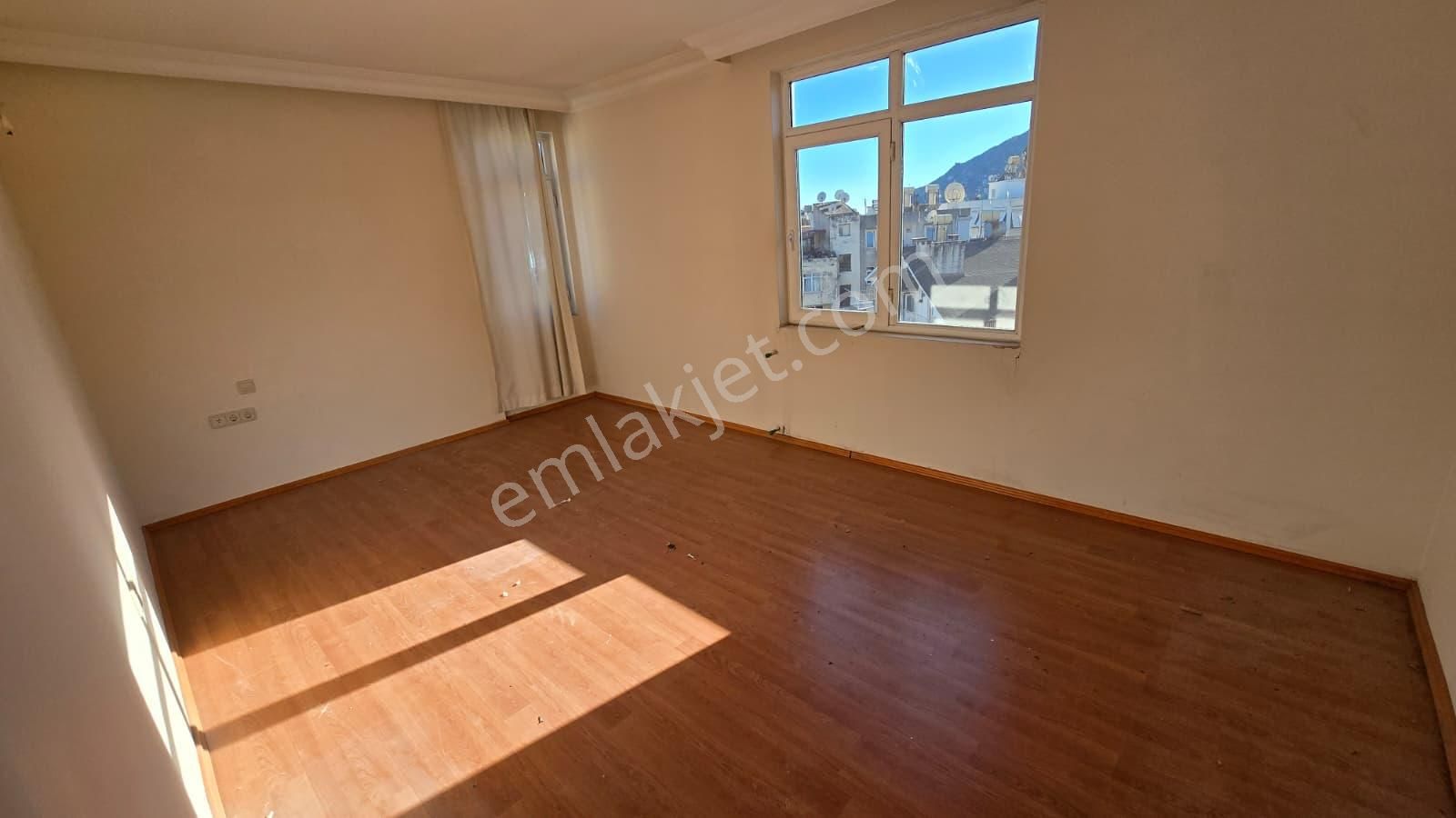 Alanya Merkezde Hacet Mahallesi Kiralık 3+1 Geniş Daire - Görsel 24