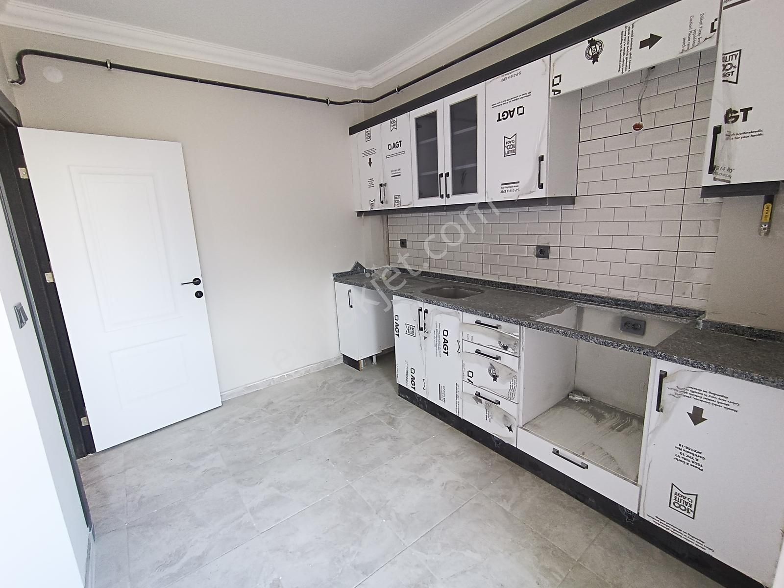 Acil Satılık Çınarlı Mah K Otoparklı Deniz Manzaralı Sıfır 2+1 - Görsel 4