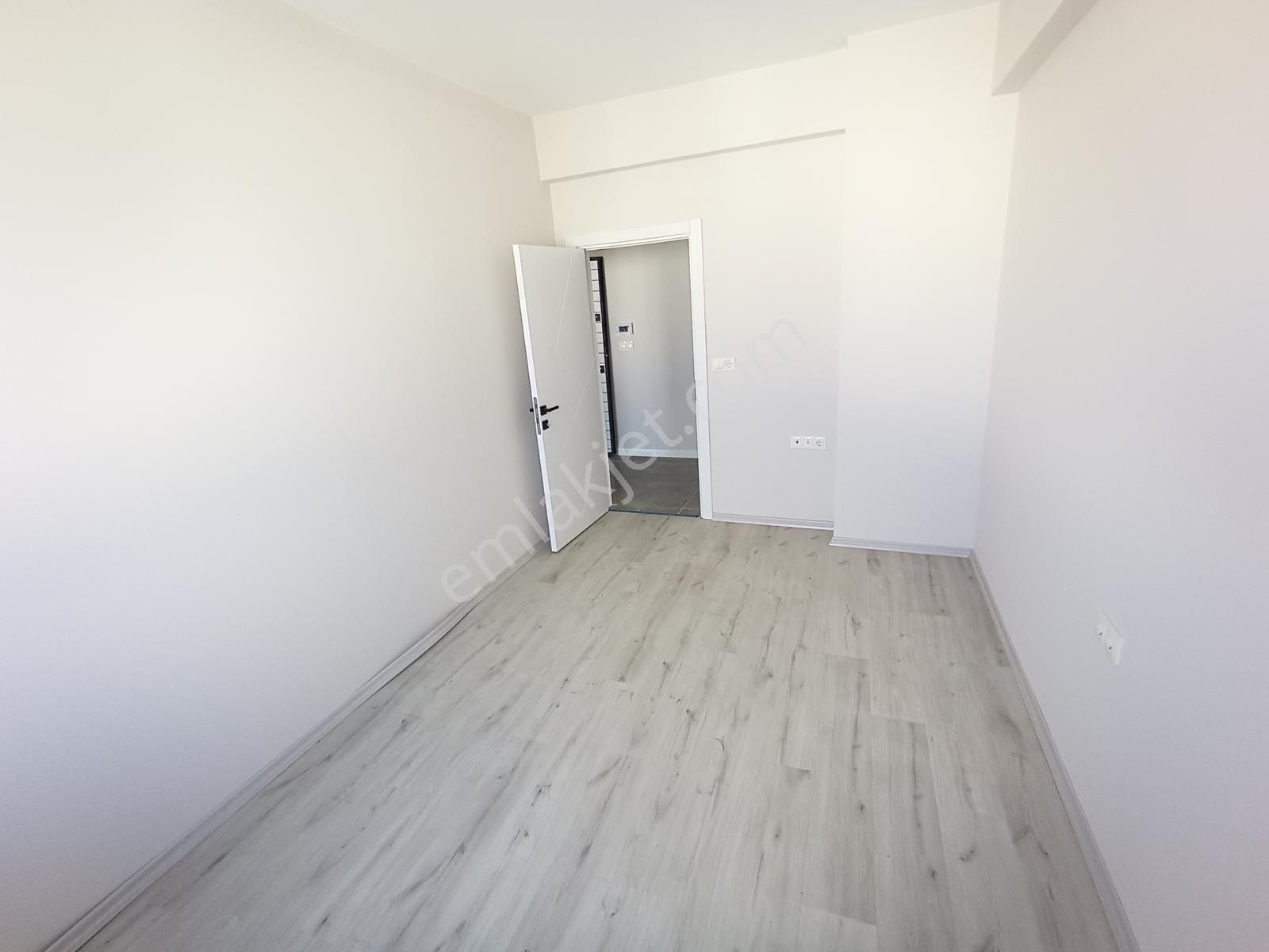 Çınarlı Mah. Cadde Üzerinde Satılık Sıfır 3+1 - Görsel 3