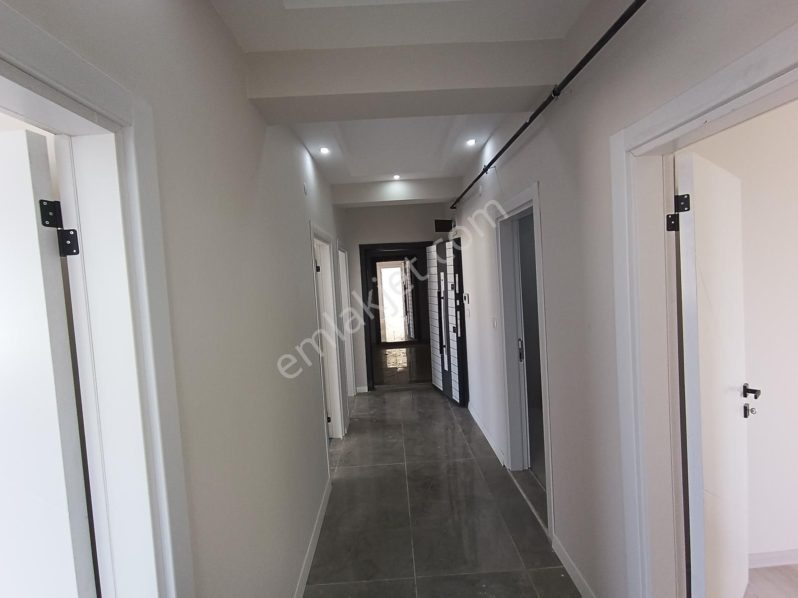 Çınarlı Mah. Cadde Üzerinde Satılık Sıfır 3+1 - Görsel 2