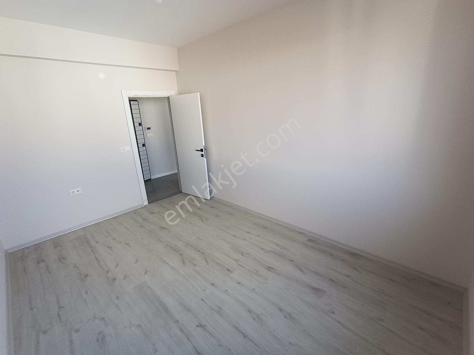 Çınarlı Mah. Cadde Üzerinde Satılık Sıfır 3+1 - Görsel 21