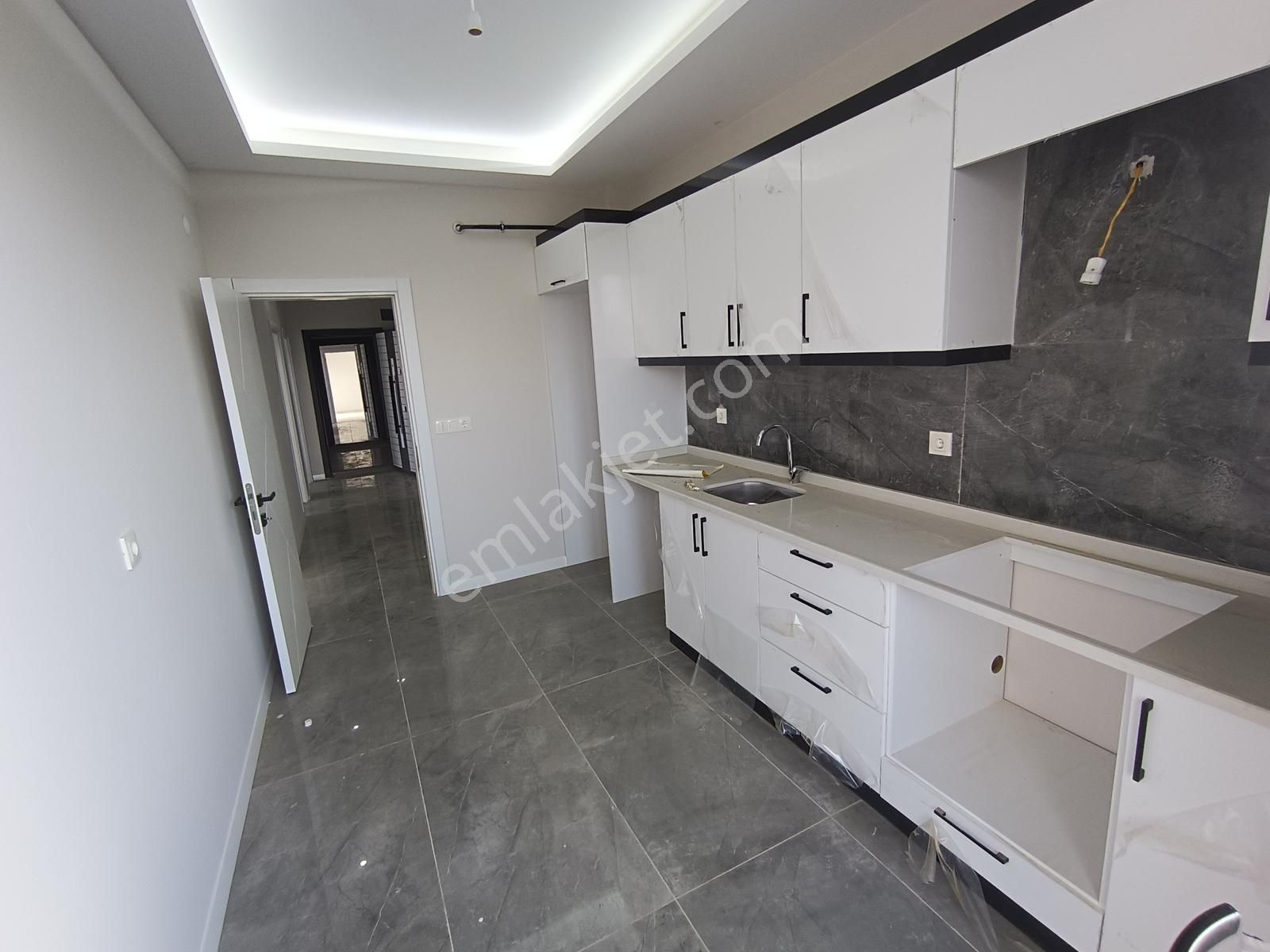 Çınarlı Mah. Cadde Üzerinde Satılık Sıfır 3+1 - Görsel 12