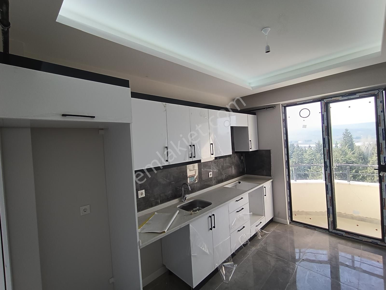 Çınarlı Mah. Cadde Üzerinde Satılık Sıfır 3+1 - Görsel 11