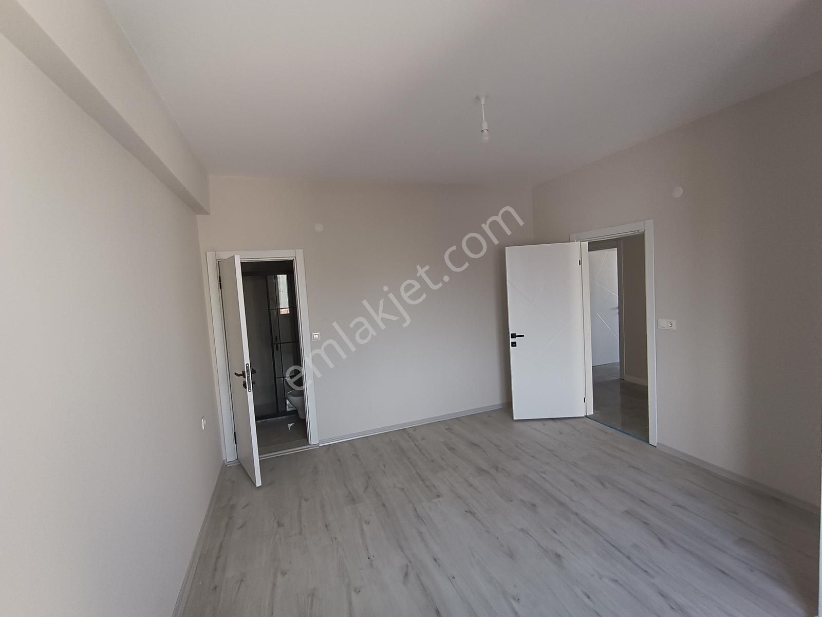 Çınarlı Mah. Cadde Üzerinde Satılık Sıfır 3+1 - Görsel 23