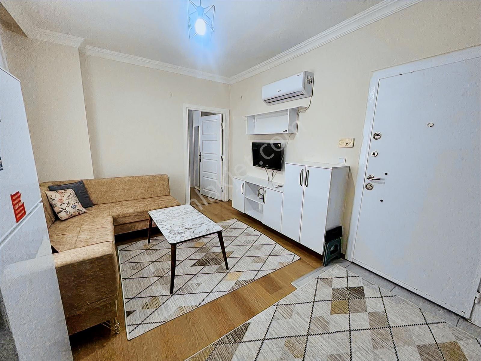 Ulusoy Caddesinde 2 Bloklu Site İçinde Arakat Eşyalı 1+1 Kiralık