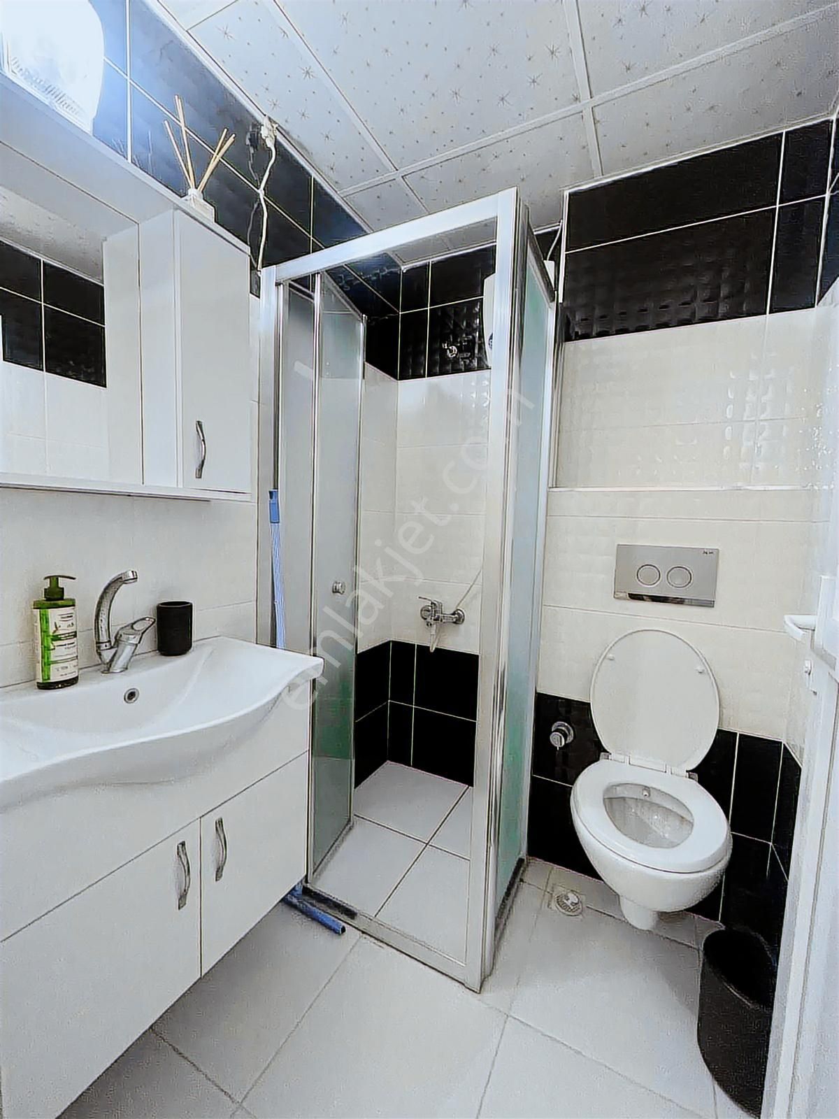 Ulusoy Caddesinde 2 Bloklu Site İçinde Arakat Eşyalı 1+1 Kiralık - Görsel 18