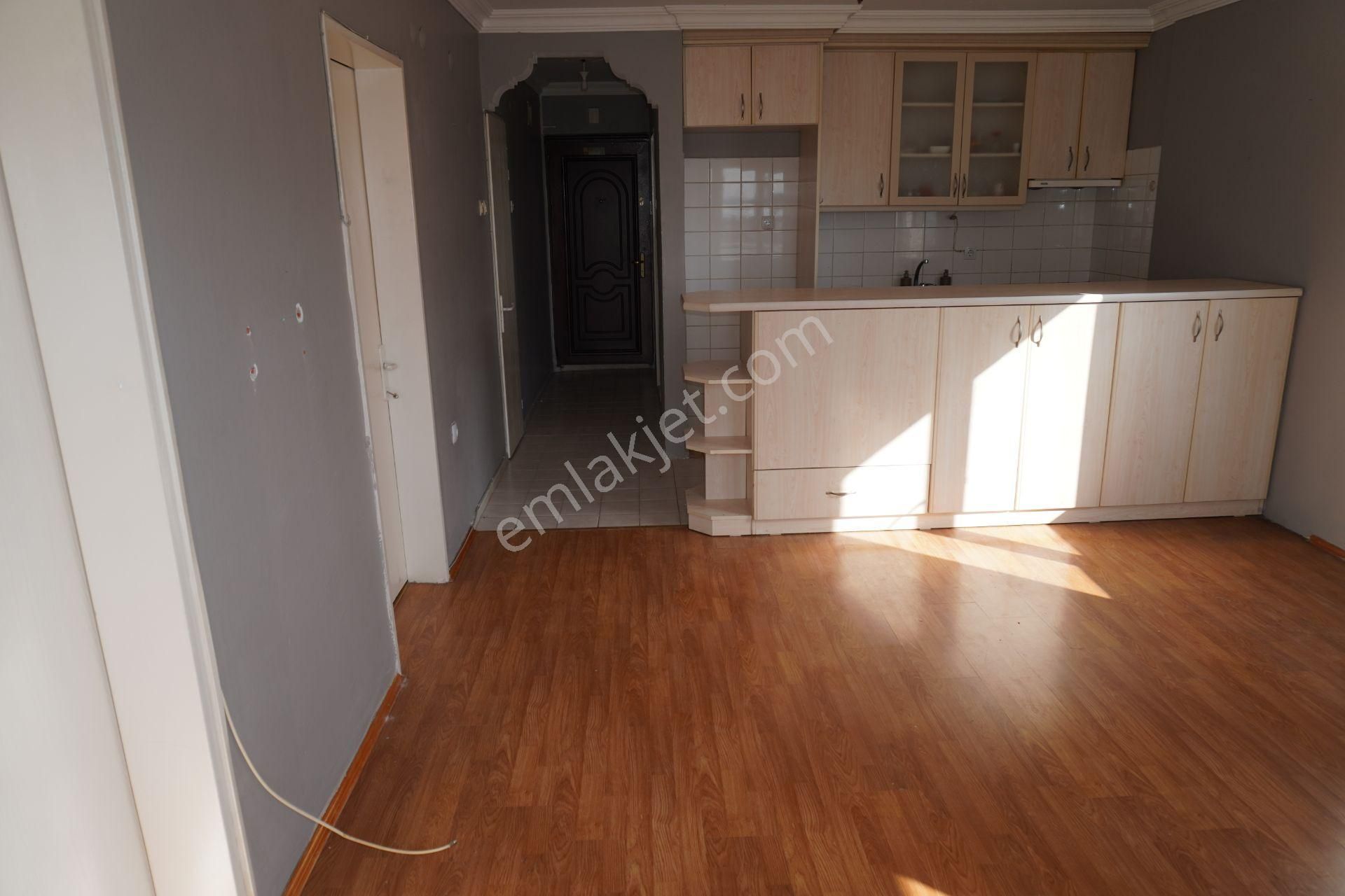 Evka 5 De Kiralık 2+1 Açık Mutfak Balkonlu Çiğli Serkan Emlakdan - Görsel 6