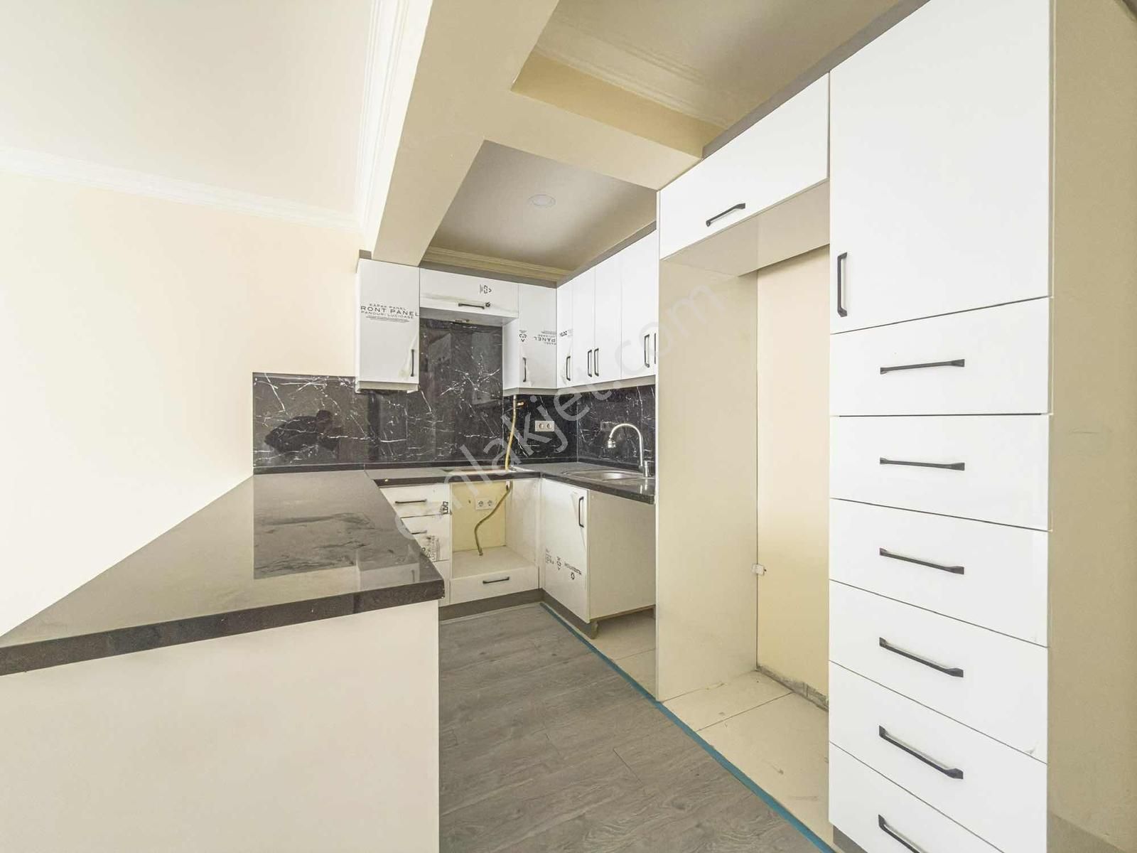 Yeni Binada, Kapalı Otoparklı Geniş 3+1 135m2 Fırsat Daire - Görsel 10