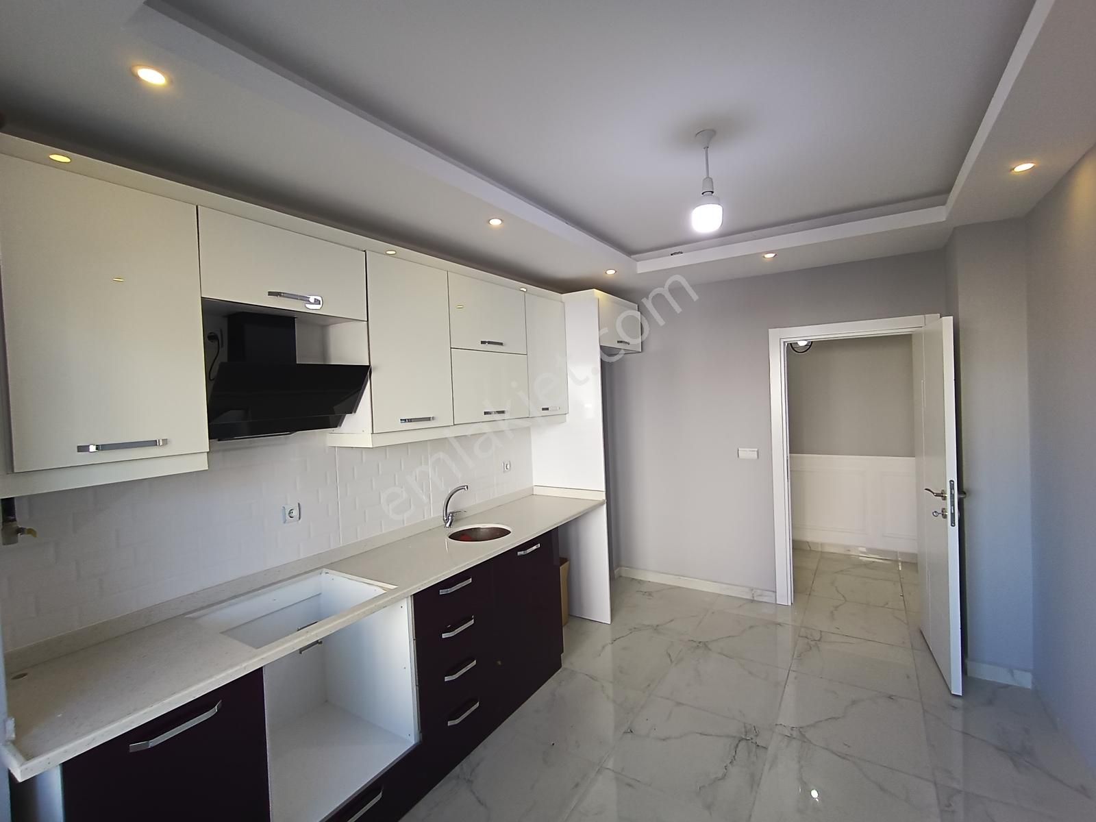 Altınova Mah. İskanlı Çarşı İçinde Satılık İskanlı Ara Kat 3+1 - Görsel 5