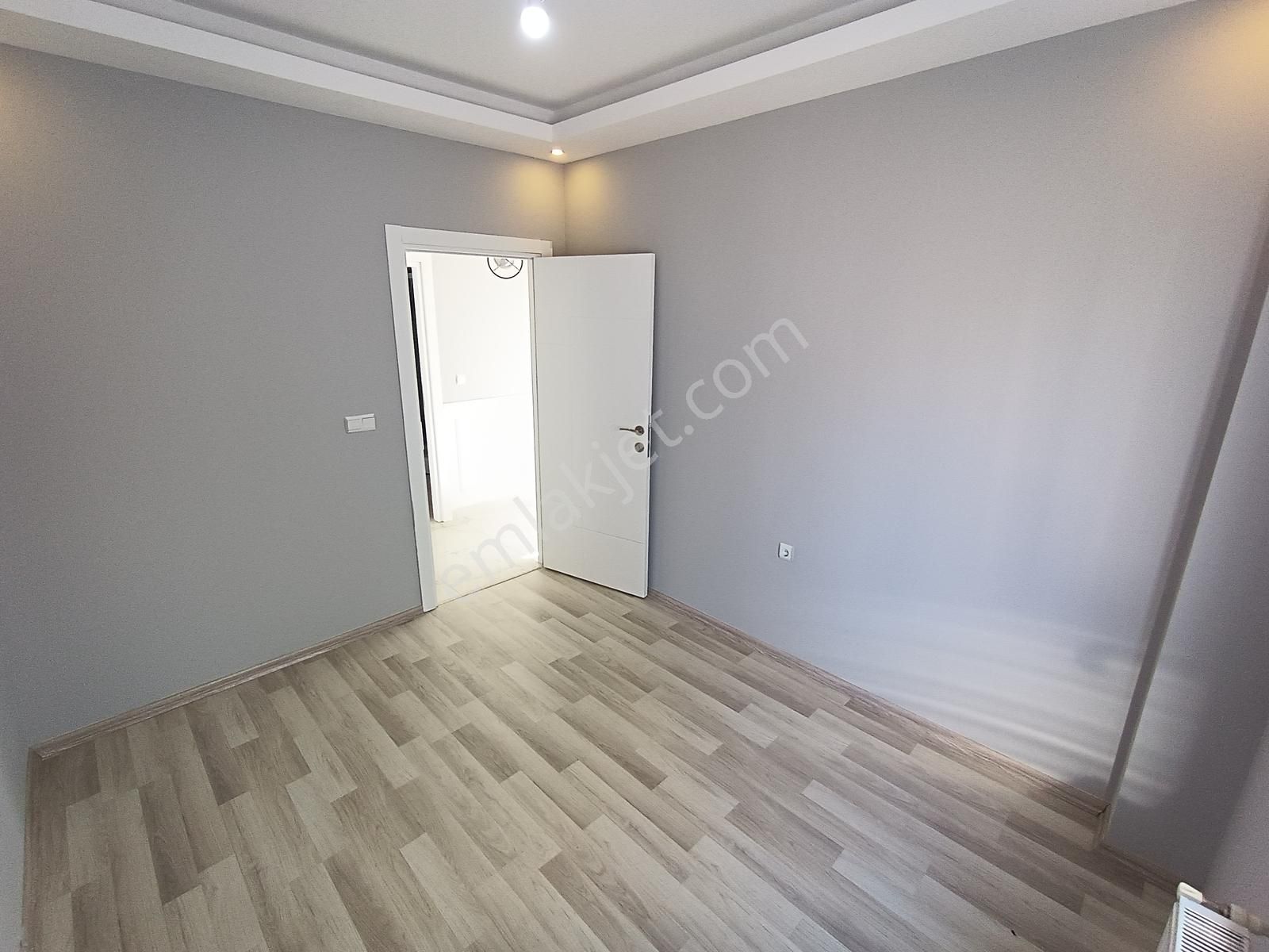 Altınova Mah. İskanlı Çarşı İçinde Satılık İskanlı Ara Kat 3+1 - Görsel 7