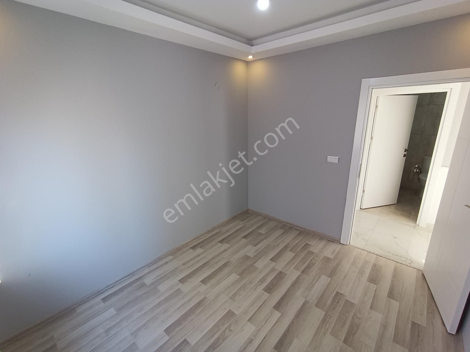 Altınova Mah. İskanlı Çarşı İçinde Satılık İskanlı Ara Kat 3+1 - Görsel 2