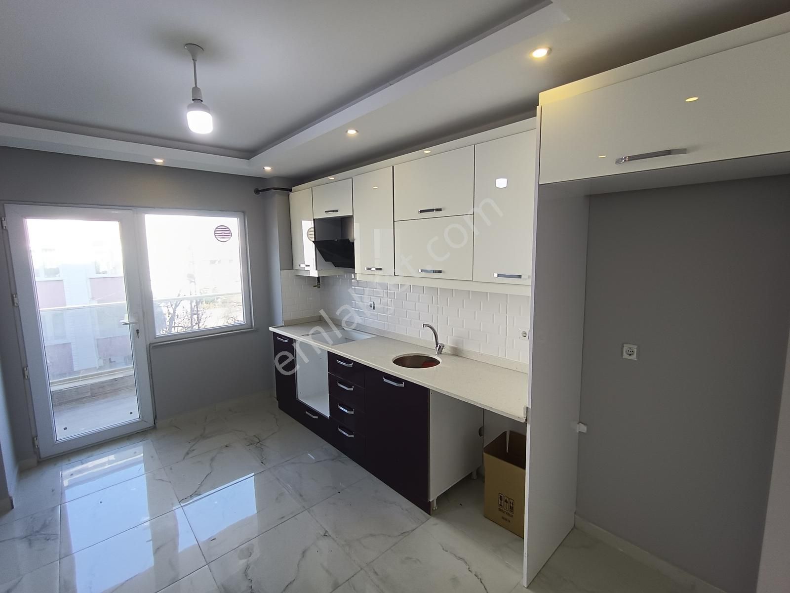 Altınova Mah. İskanlı Çarşı İçinde Satılık İskanlı Ara Kat 3+1 - Görsel 10