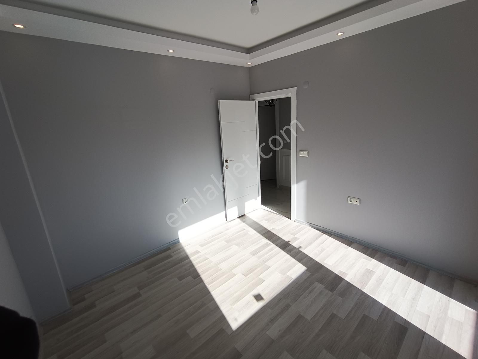 Altınova Mah. İskanlı Çarşı İçinde Satılık İskanlı Ara Kat 3+1 - Görsel 14