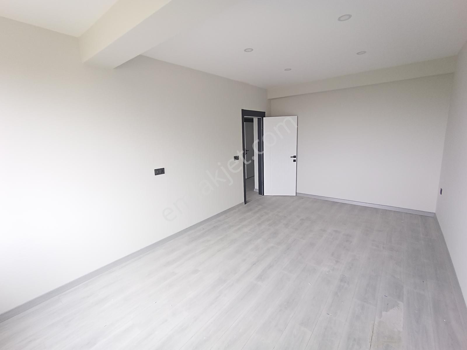 Atatürk Mah. Belediyeye Yakın Satılık Sıfır 1+1 - Görsel 4