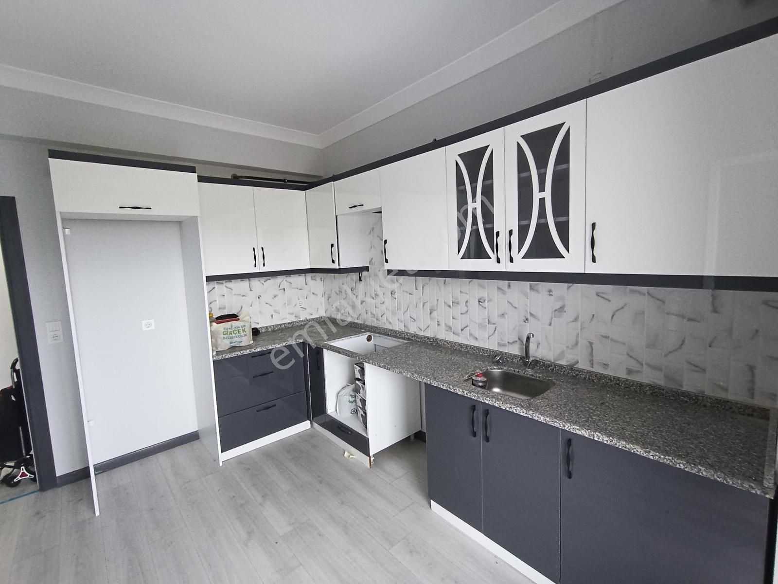 Ortacami Mah. Satılık İskanlı Ebeveyn Banyolu Ara Kat Geniş 2+1 - Görsel 14