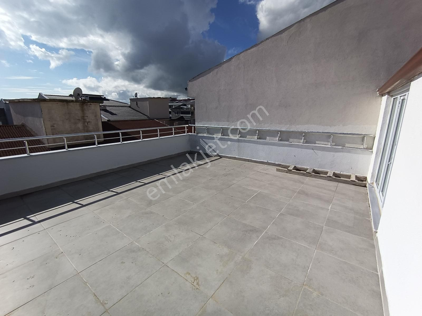 Çınarlı Mah İskanlı Deniz Manzaralı Geniş Teraslı Dubleks 3+1 - Görsel 15