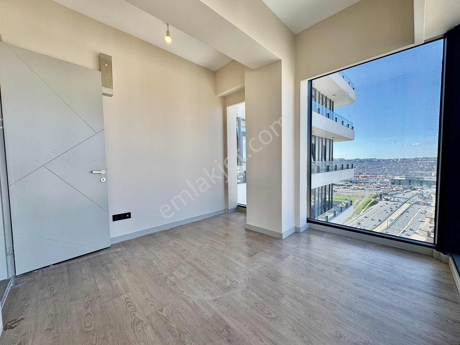 Pegaas'tan Empire İstanbul Da 2+1 17.kat Kiralık Daire - Görsel 31