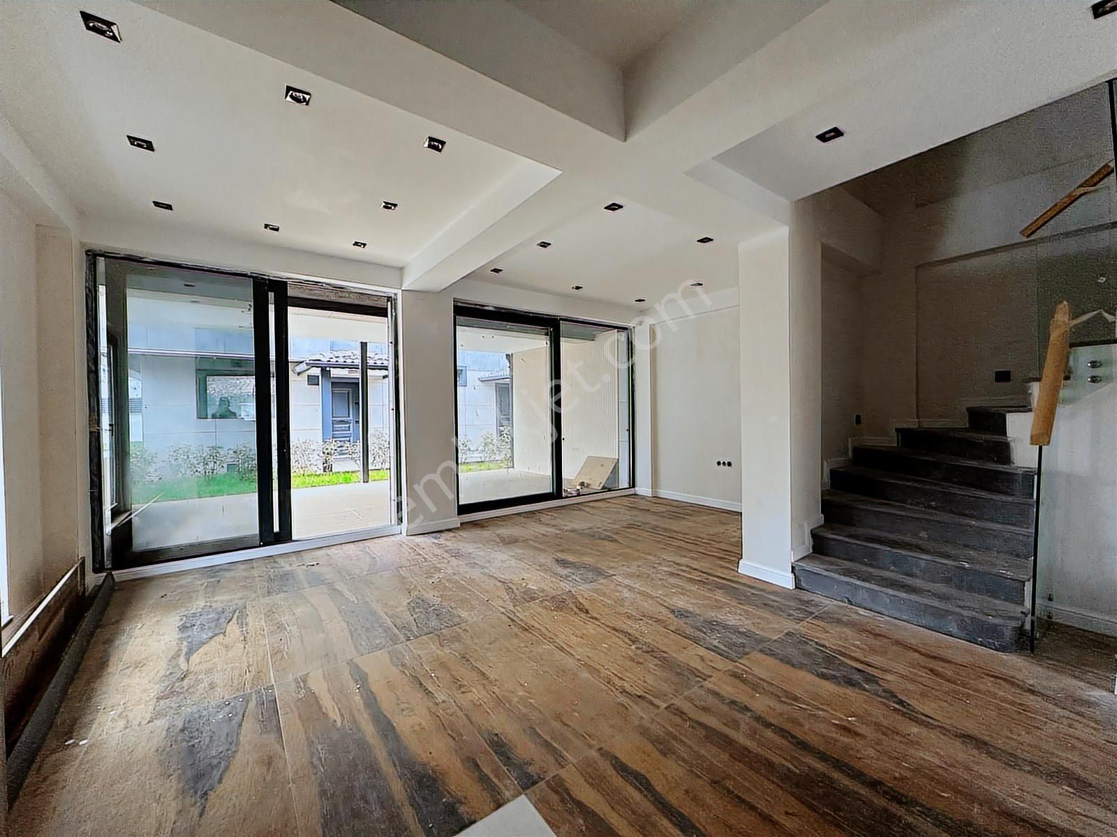 Silivri Semizkumda Deniz Manzaralı 5+1 Satılık Villa - Görsel 28