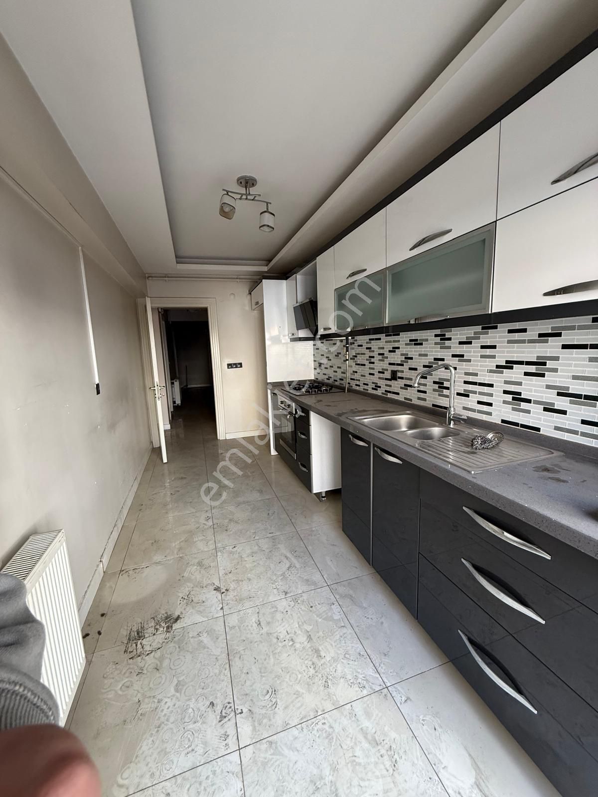 Günay'dan Bozyaka Merkezde Cadde Üstü 3+1 Satılık Geniş Daire - Görsel 3