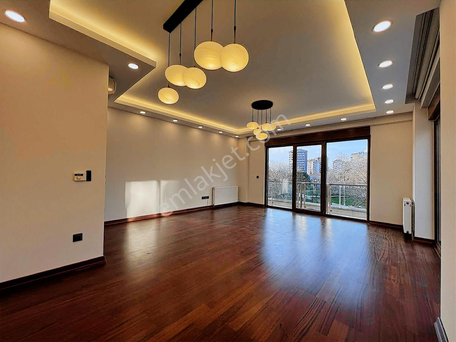 Göztepe Park Manzaralı Satılık 2+1 Boş Daire Balkonlu