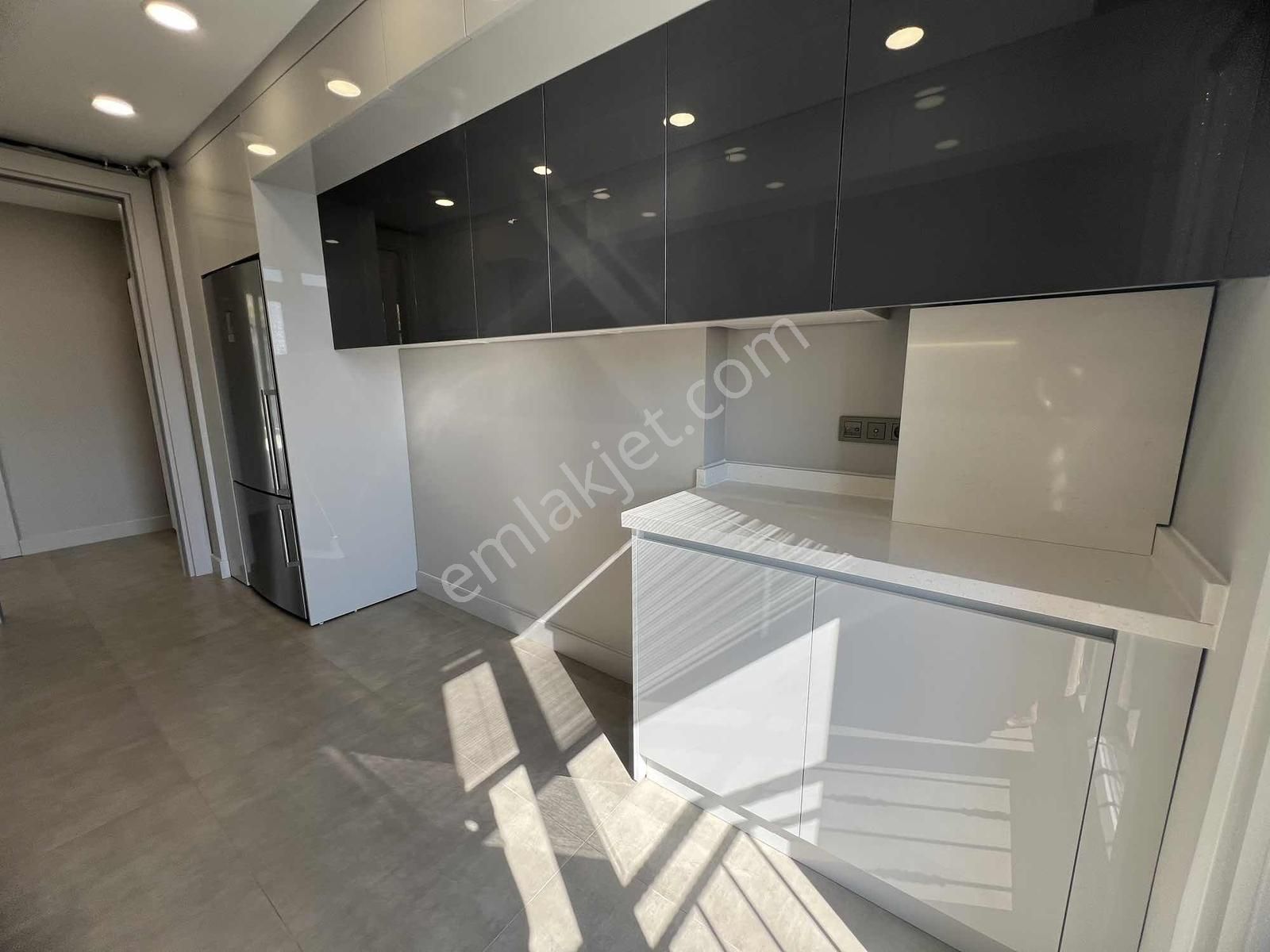 Fenerbahçe Sahilde Satılk 3+1 Daire Her Odası Marina Manzaralı - Görsel 4