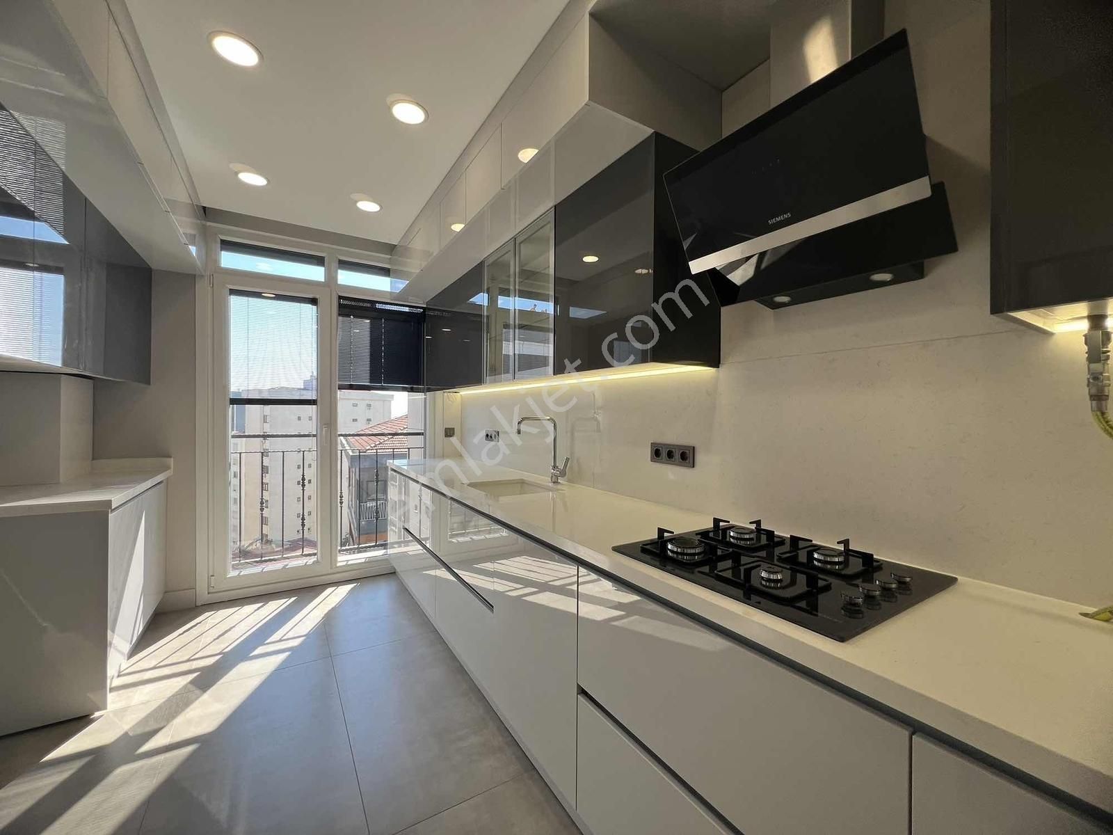 Fenerbahçe Sahilde Satılk 3+1 Daire Her Odası Marina Manzaralı - Görsel 3