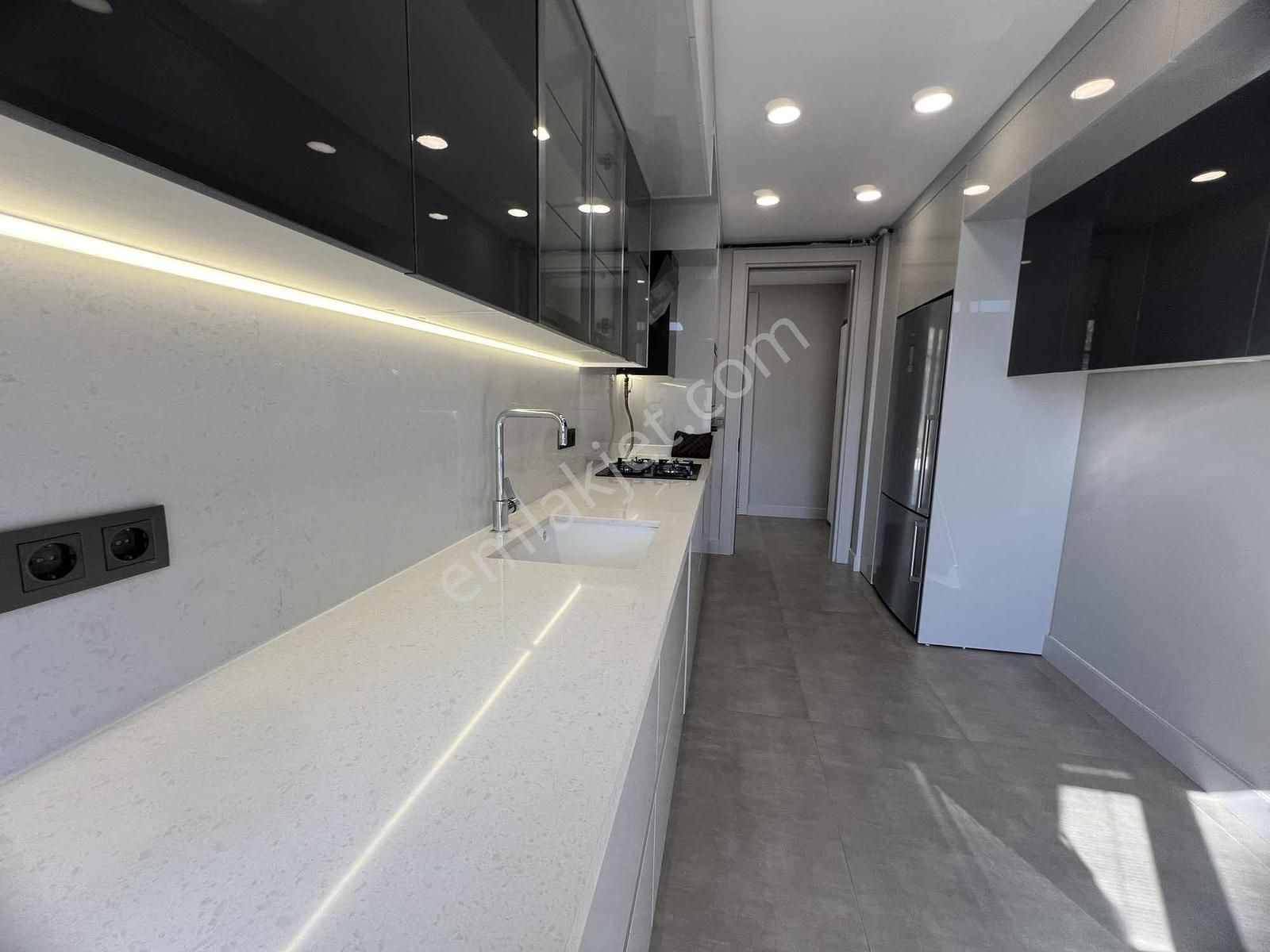 Fenerbahçe Sahilde Satılk 3+1 Daire Her Odası Marina Manzaralı - Görsel 19