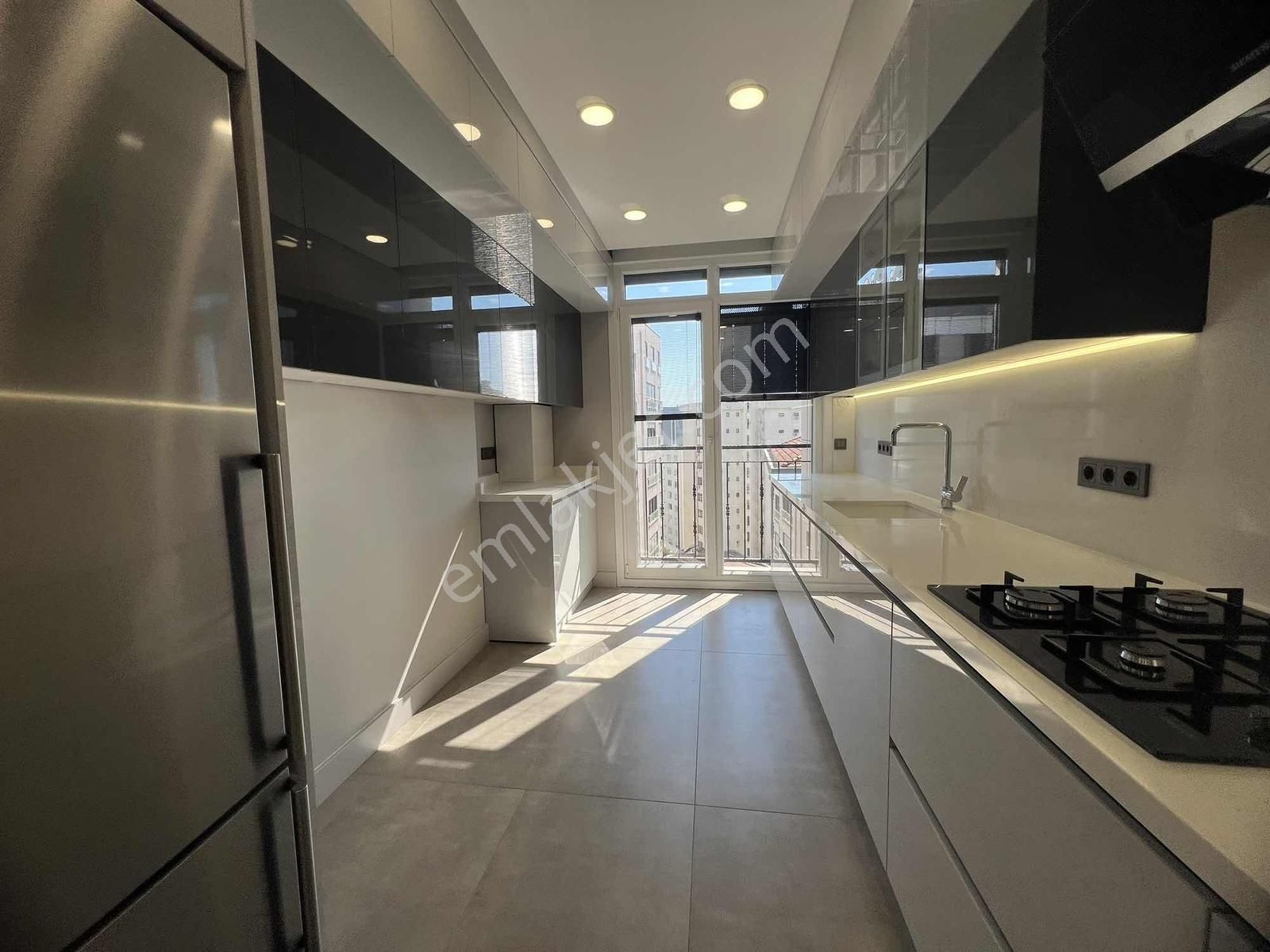 Fenerbahçe Sahilde Satılk 3+1 Daire Her Odası Marina Manzaralı - Görsel 2