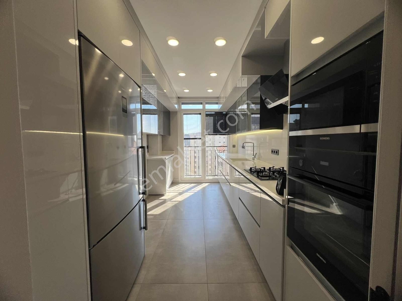 Fenerbahçe Sahilde Satılk 3+1 Daire Her Odası Marina Manzaralı - Görsel 35