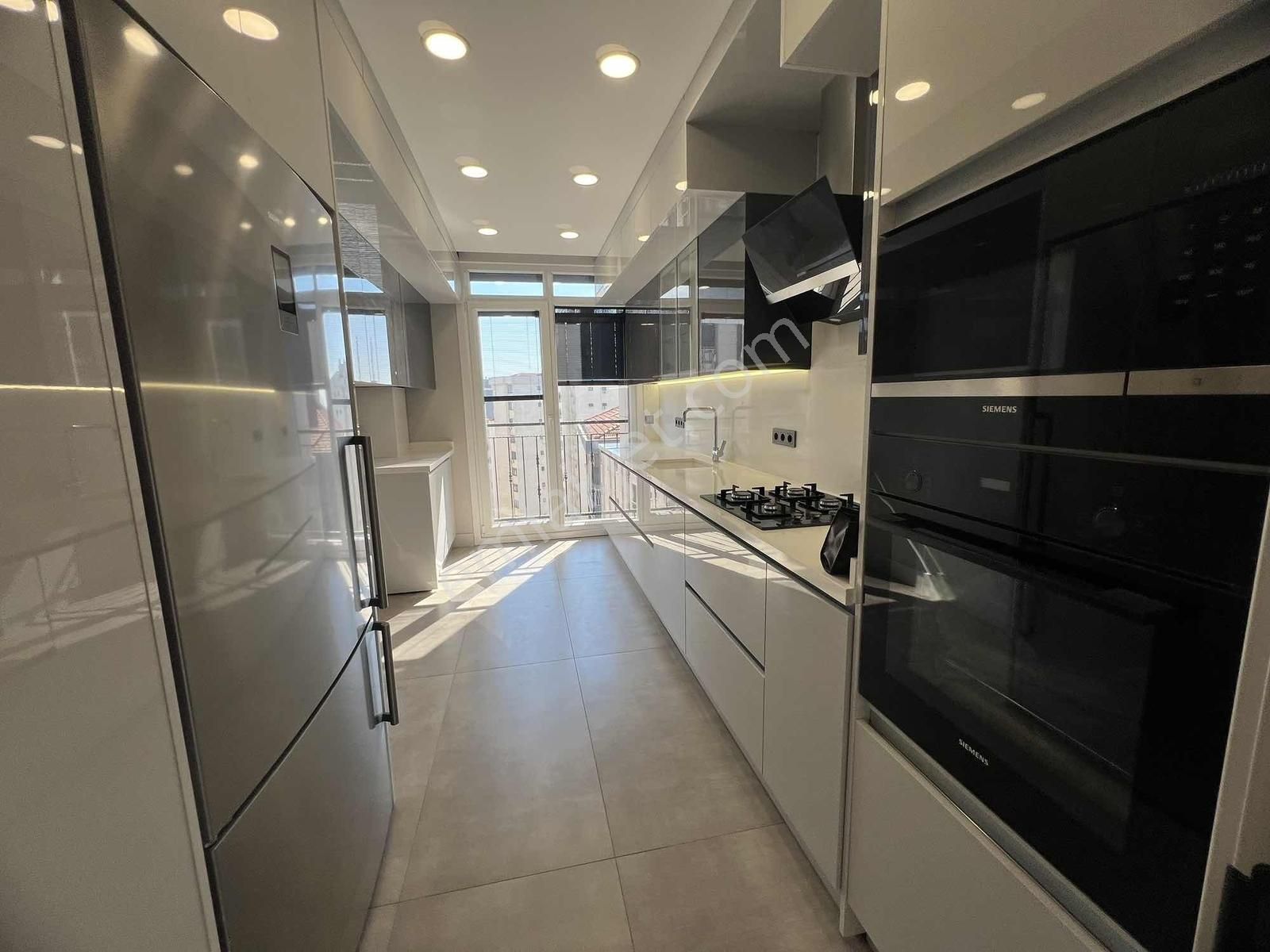 Fenerbahçe Sahilde Satılk 3+1 Daire Her Odası Marina Manzaralı - Görsel 17