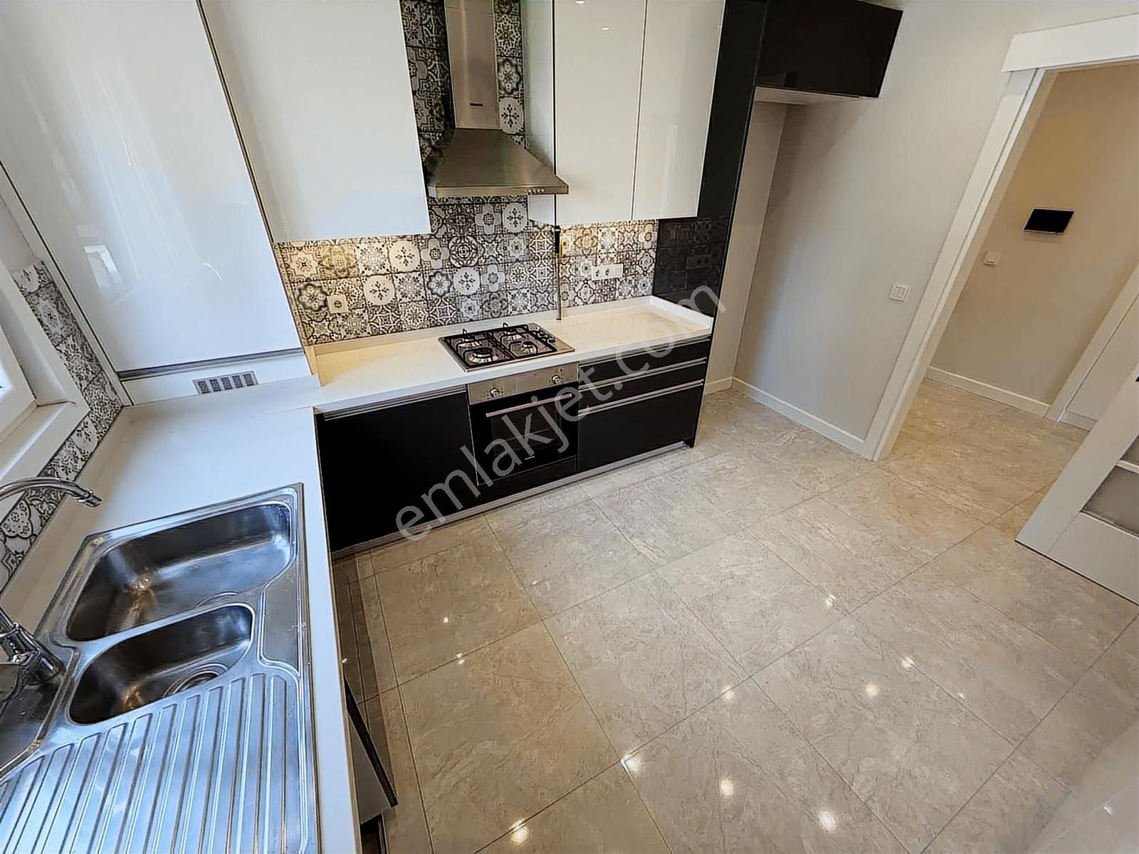 Alkaya'dan Suadiye Sahil'de Satılık 3+1 120m² Net Boş Daire - Görsel 13