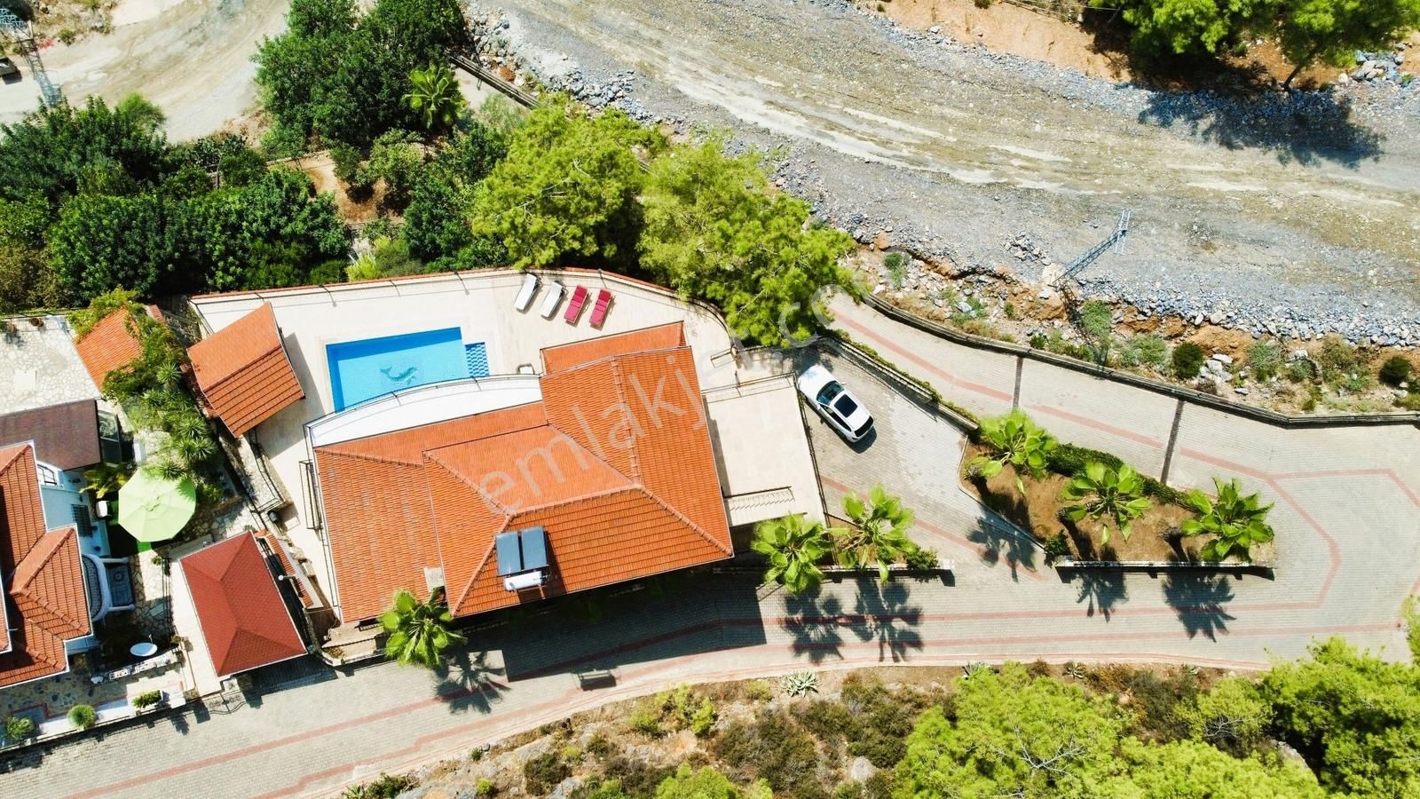 Alcon Vılla Çıplaklı 500 M2 Arsalı Villa "ikamete Uygun " - Görsel 13