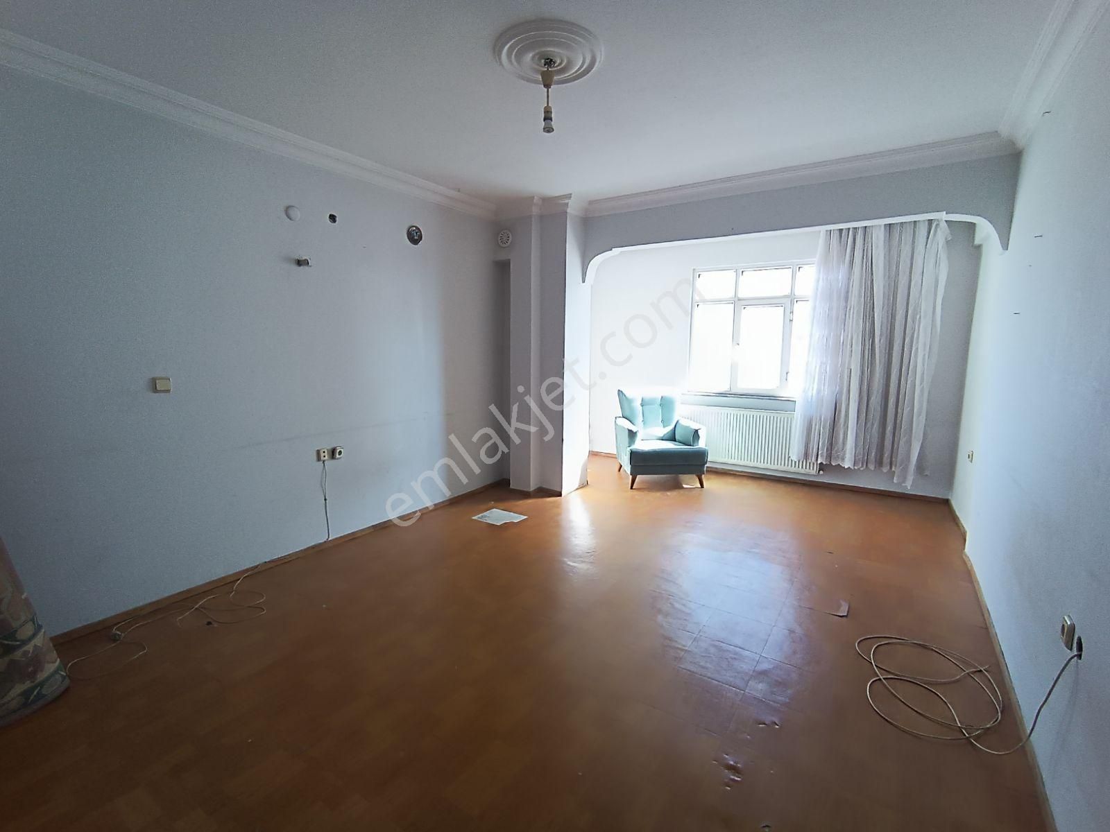 Üsk/yavuztürk Mahallesi Kiralık 1+1 Arakat Balkonlu Daire