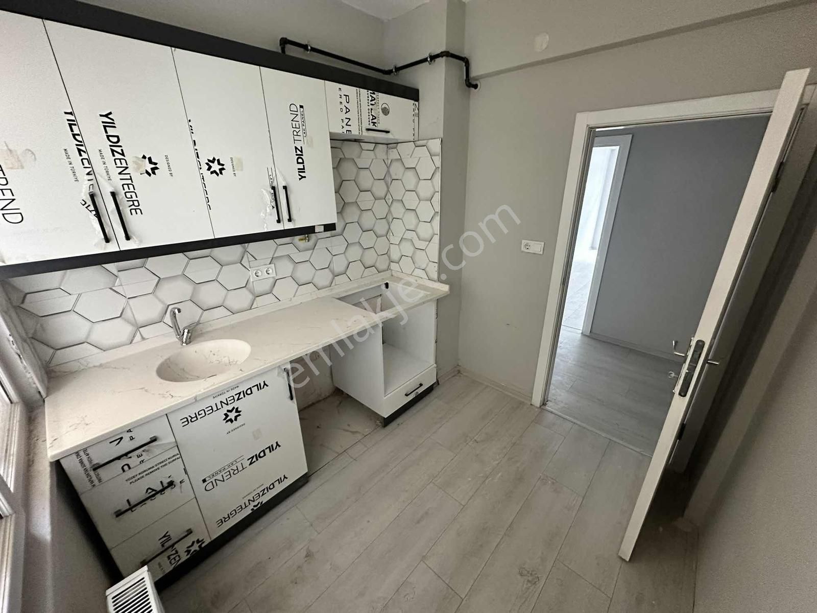 Karadeniz Emlak'tan Şehir Merkezinde 2+1 Fırsat Daire - Görsel 8