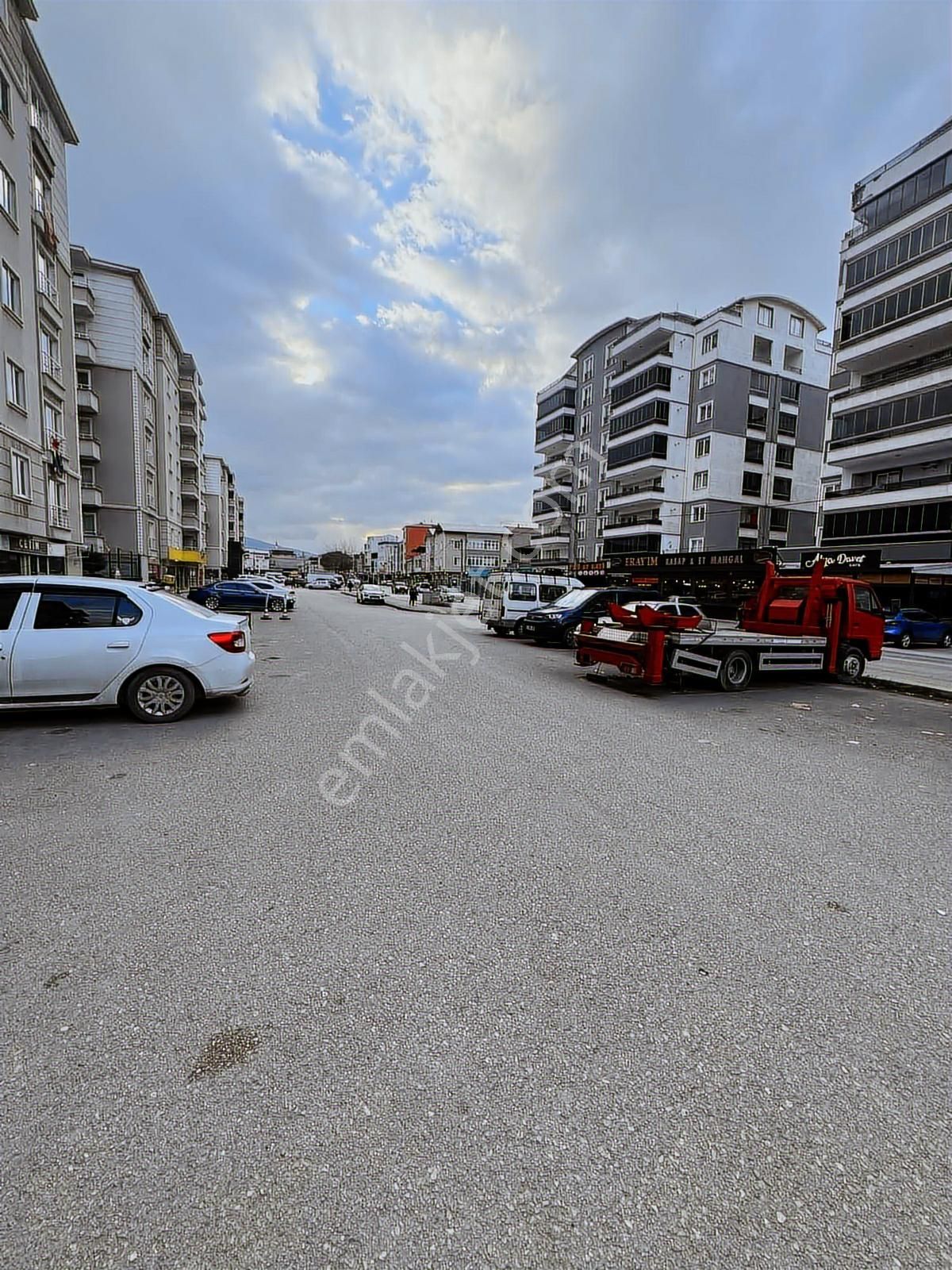 Millet Mahallesi Caddeye Cephe Kiralık Dükkan - Görsel 3