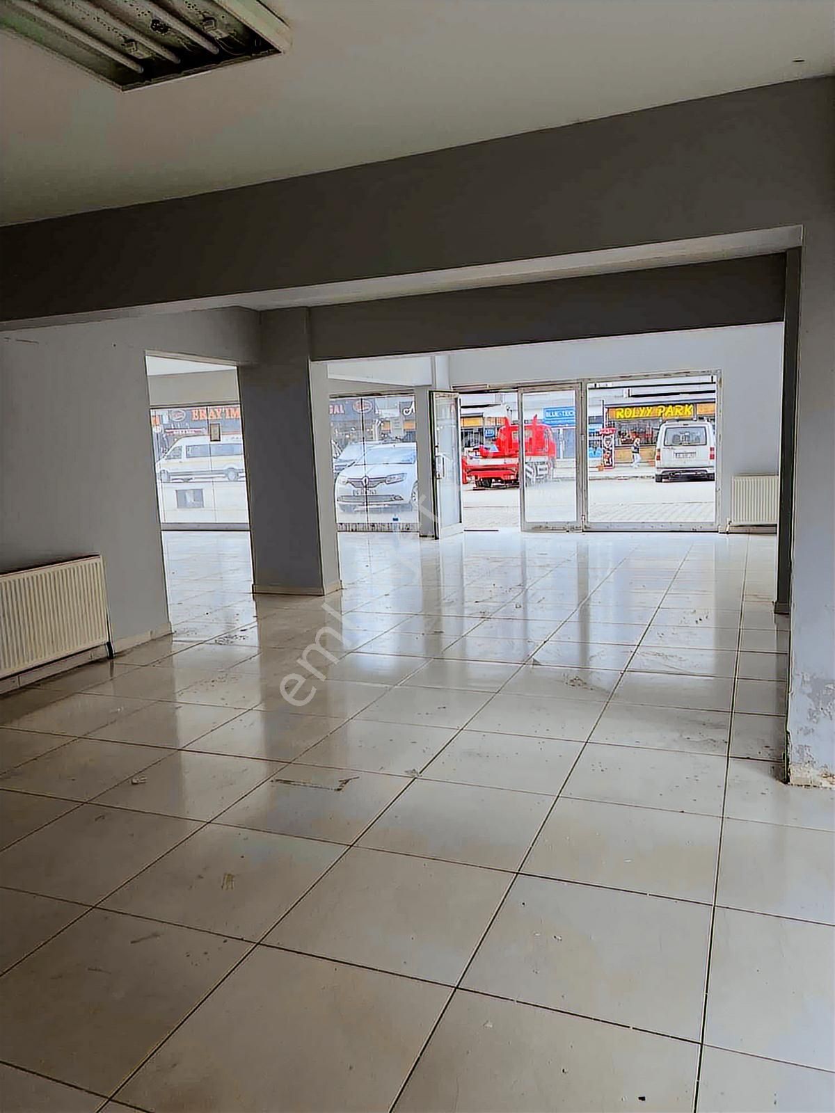 Millet Mahallesi Caddeye Cephe Kiralık Dükkan