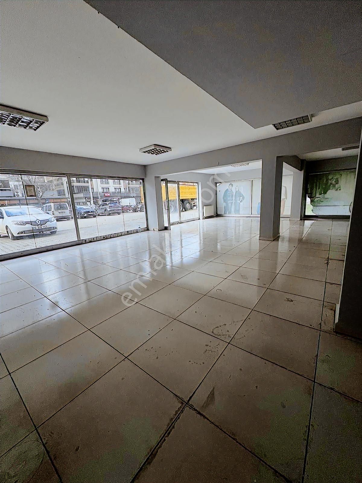 Millet Mahallesi Caddeye Cephe Kiralık Dükkan - Görsel 17