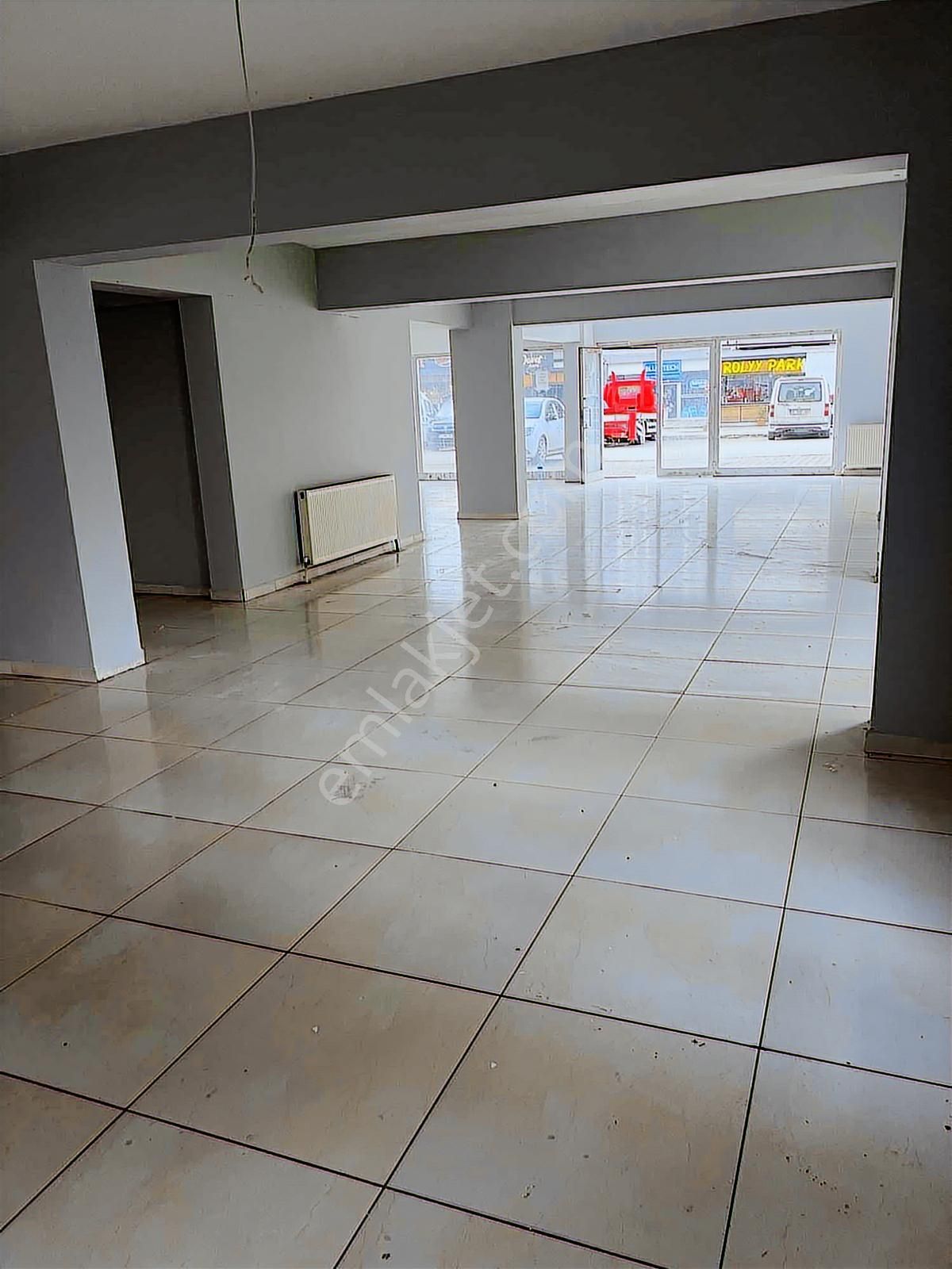 Millet Mahallesi Caddeye Cephe Kiralık Dükkan - Görsel 5