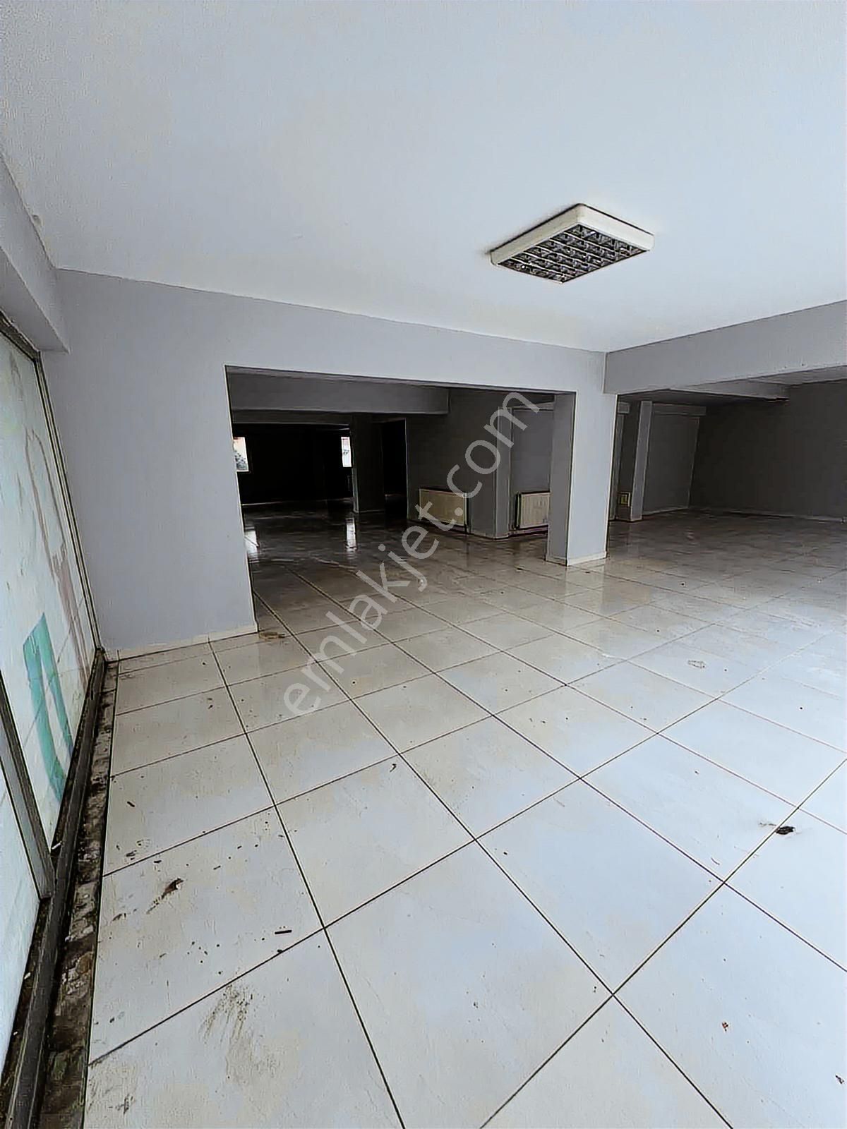 Millet Mahallesi Caddeye Cephe Kiralık Dükkan - Görsel 2