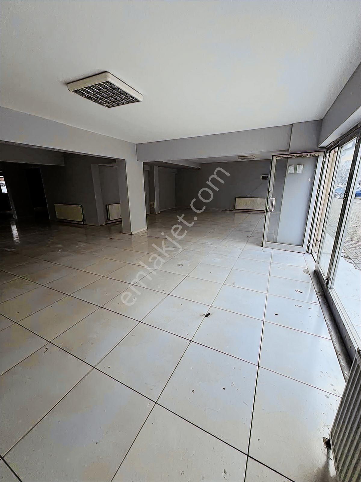 Millet Mahallesi Caddeye Cephe Kiralık Dükkan - Görsel 7