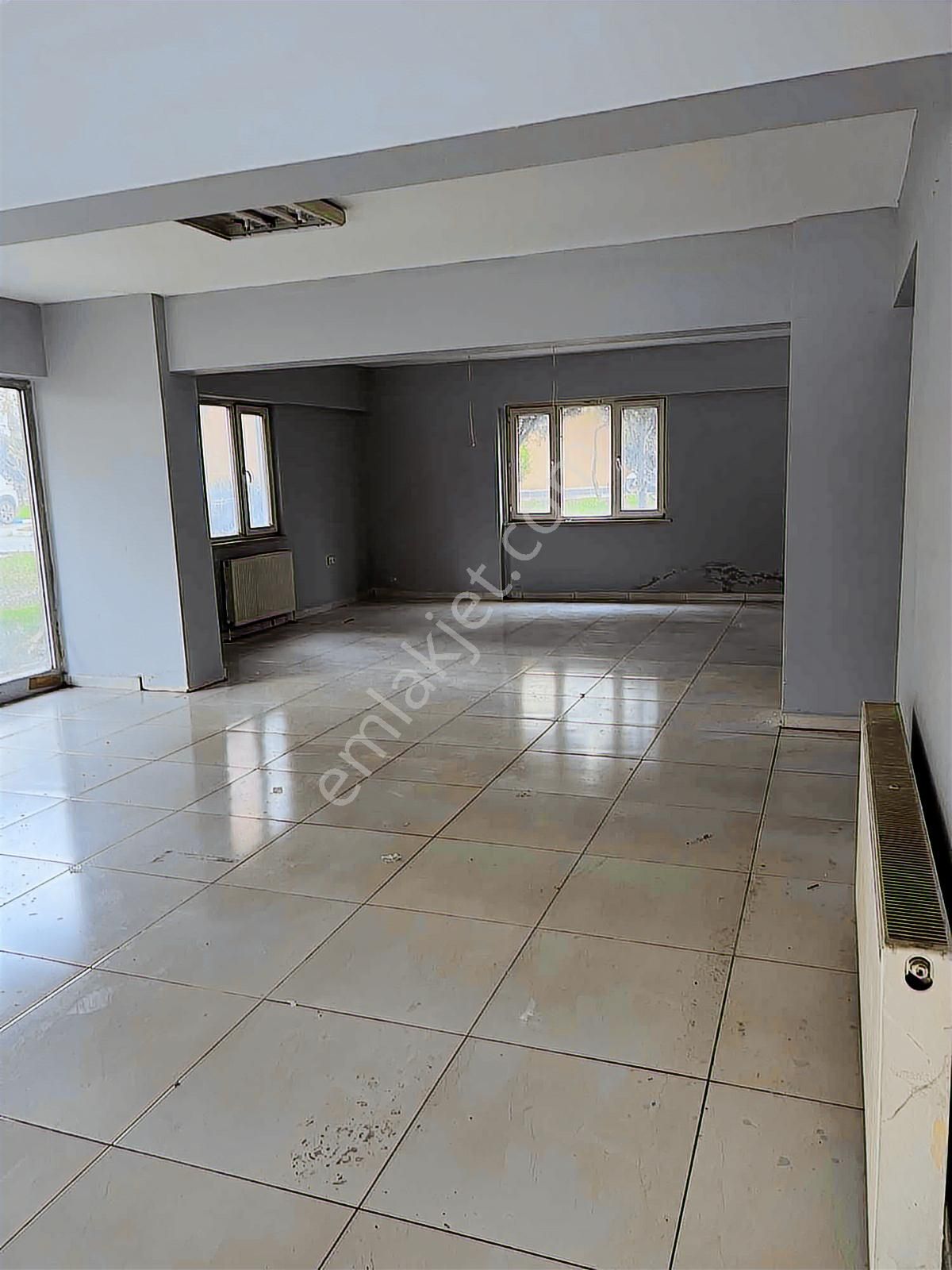 Millet Mahallesi Caddeye Cephe Kiralık Dükkan - Görsel 13