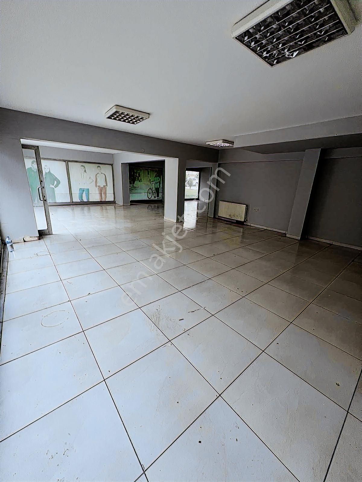 Millet Mahallesi Caddeye Cephe Kiralık Dükkan - Görsel 18