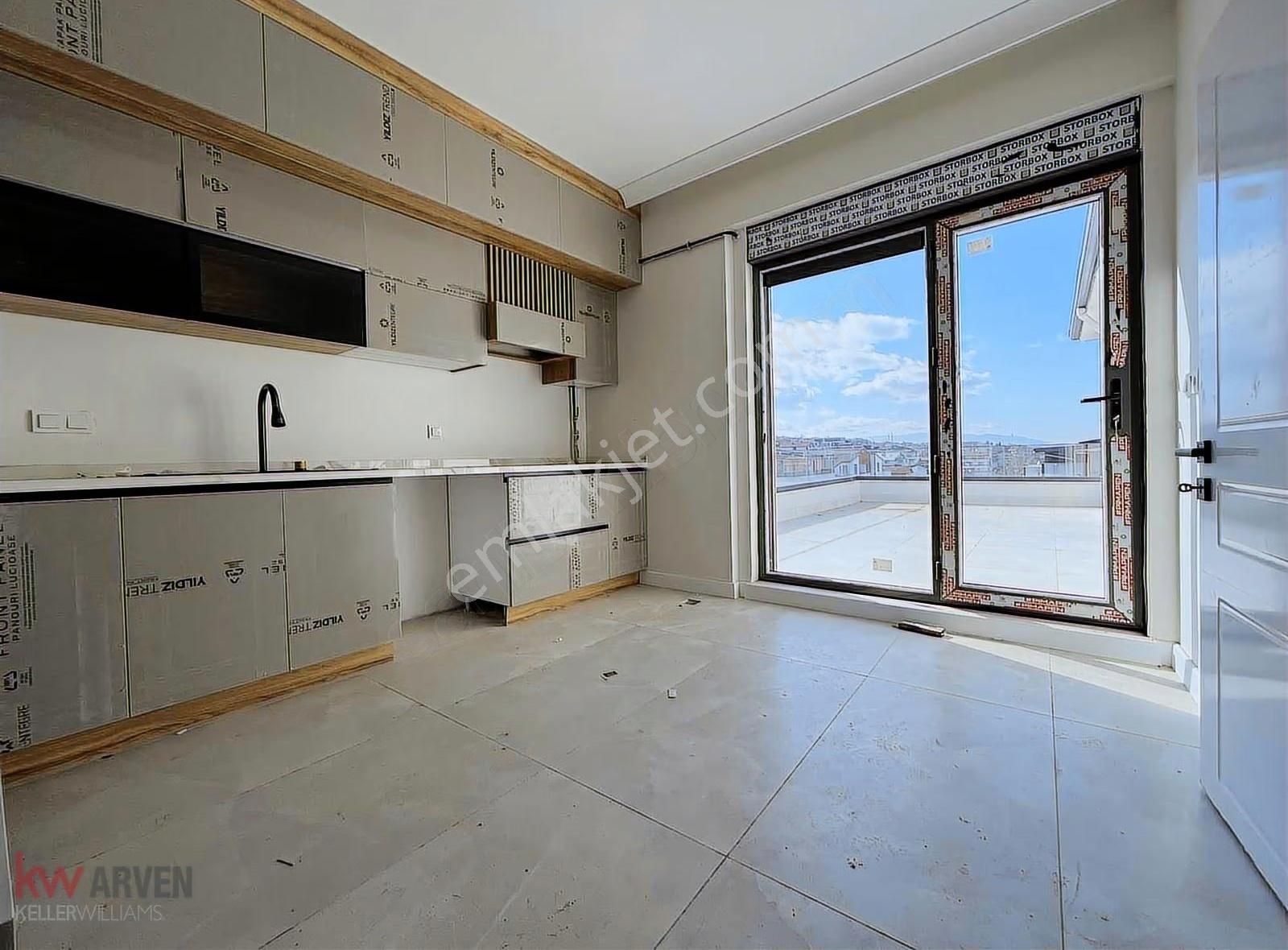Sığınaklı Panjurlu Deniz Manzaralı Ve Çamaşır Odalı 4+1 Daire - Görsel 24