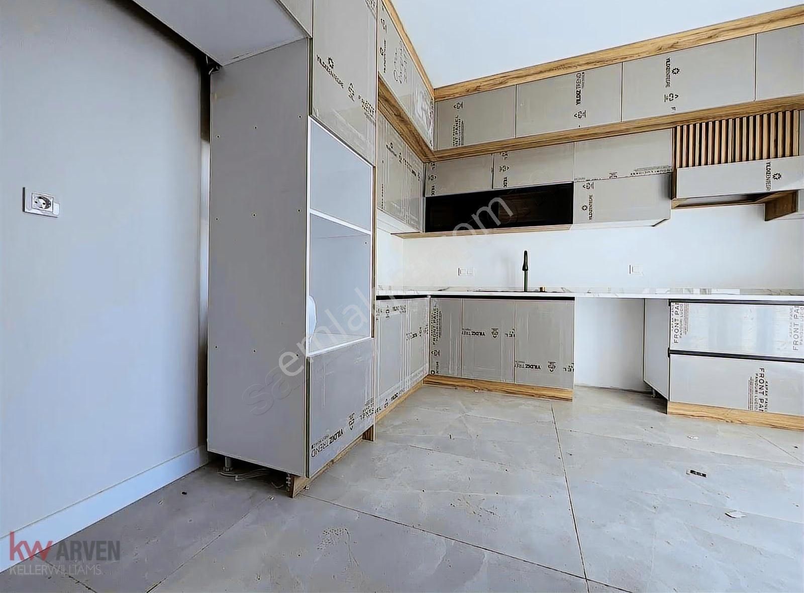 Sığınaklı Panjurlu Deniz Manzaralı Ve Çamaşır Odalı 4+1 Daire - Görsel 28