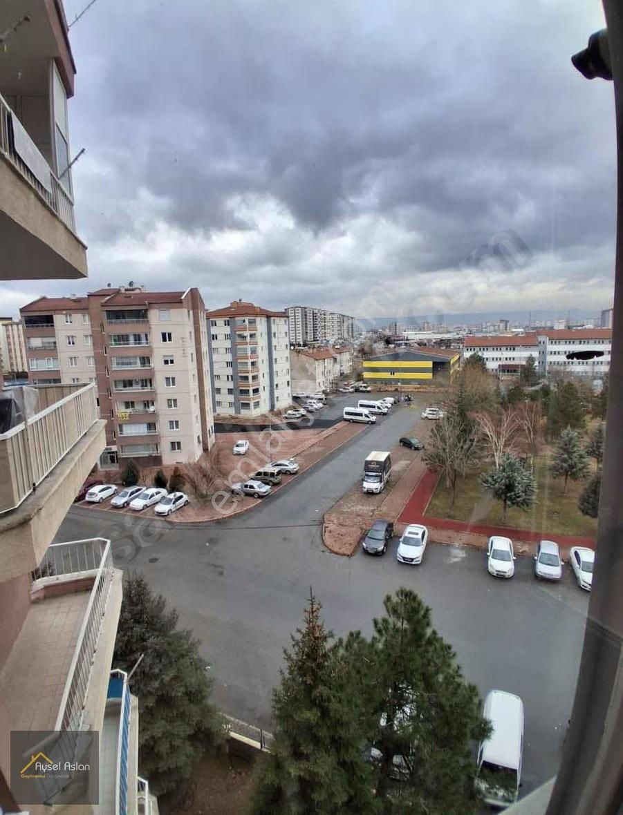 Yeniköy'de 3+1 Ara Kat Kombili Kiralık Daire Boyası Yeni Yapıldı