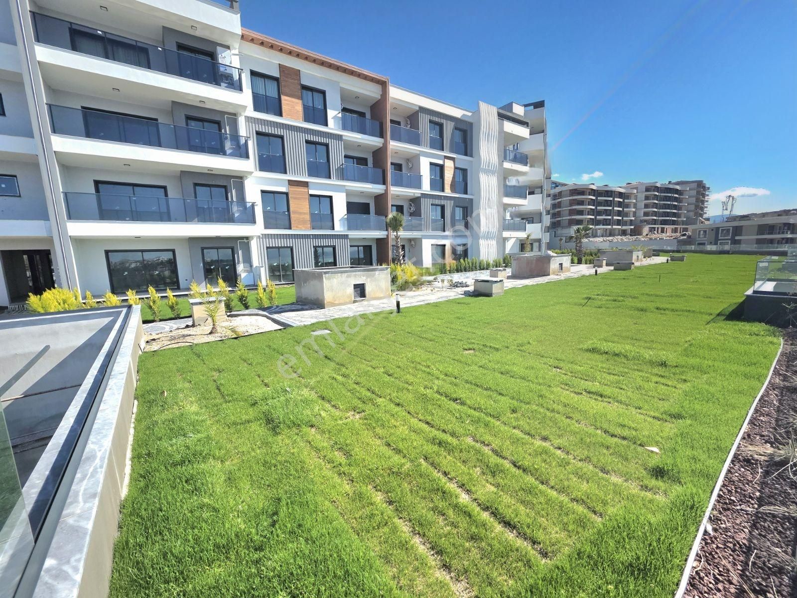 Kuşadasında Deniz Manzaralı 3+1 Kapalı Mutfaklı Daireler - Görsel 18